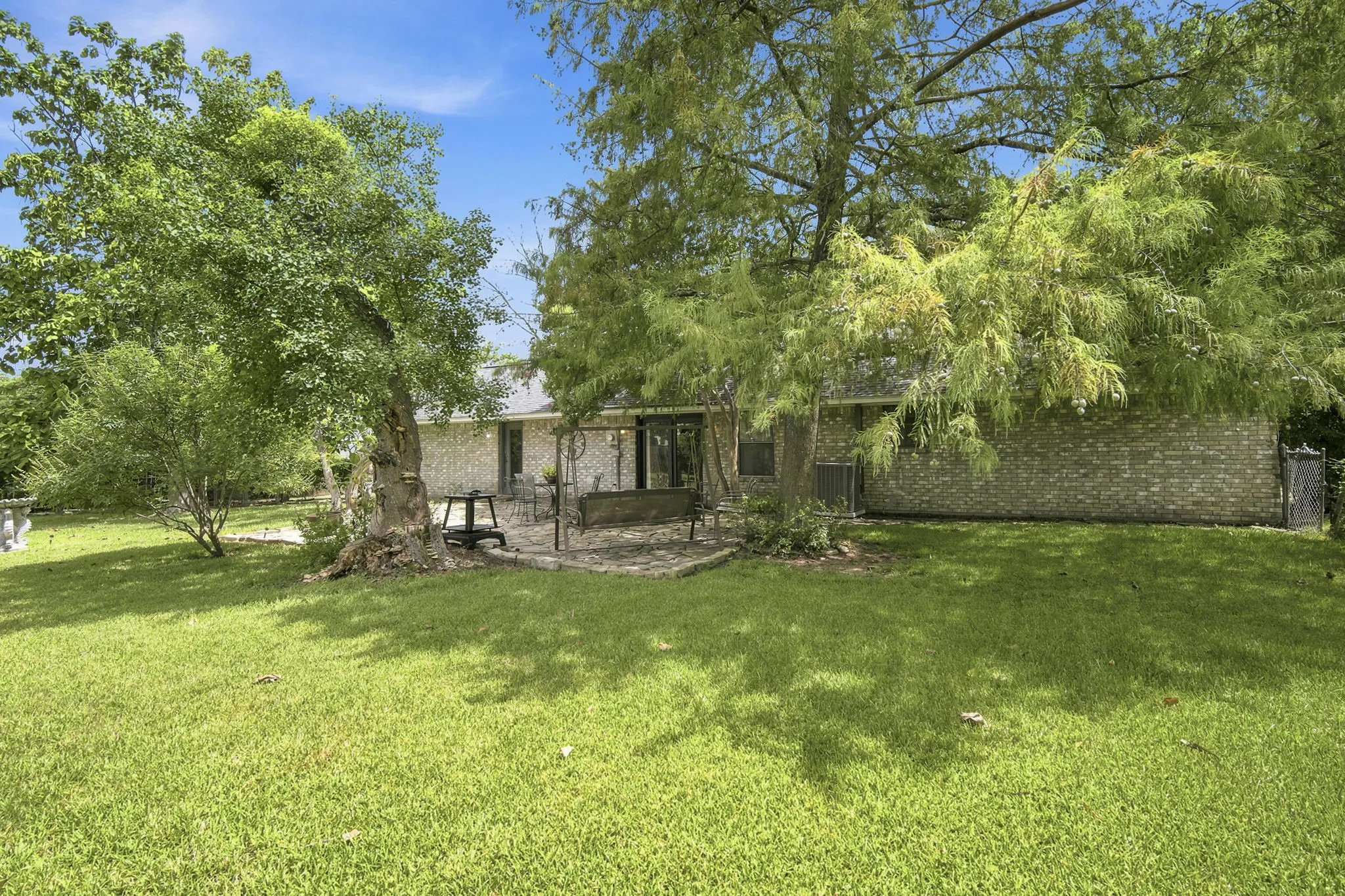 Single Family Residence For Sale in Ellis County , 1215 Butcher Road, Waxahachie, Texas 75165, 3 Bedroom, 2 Bathroom, 2 Garage spaces, 1,638 Sqft, built in 1983, Price $335,000, mls#21335915, Real Estate Agent in Waxahachie, Homes For Sale in Ellis county, Homes For Sale in Waxahachie, Realtor in Waxahachie Texas, Real Estate Brokerage Independent Realty Texas, Luminita Cordes Realtor