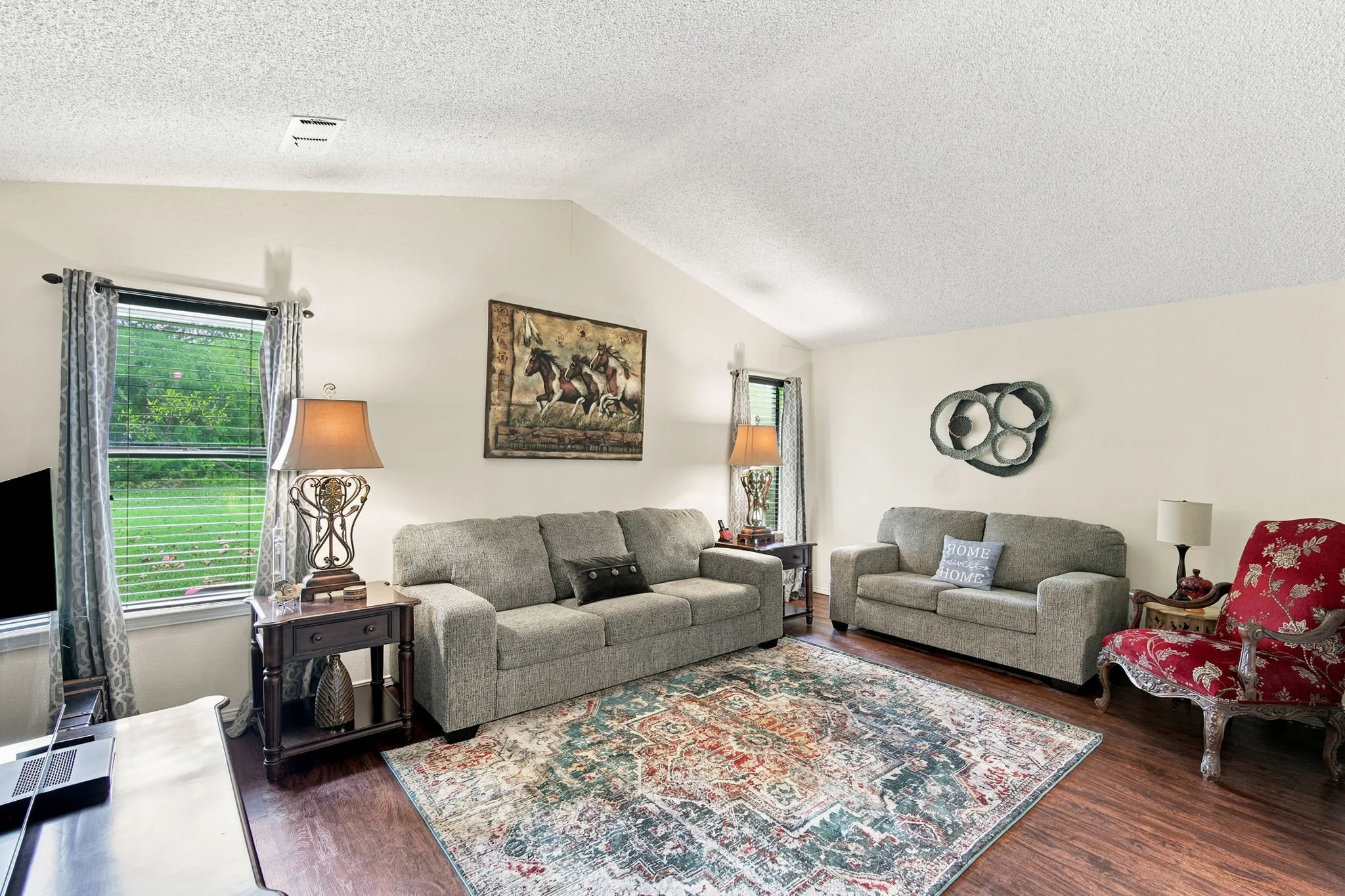 Single Family Residence For Sale in Ellis County , 1215 Butcher Road, Waxahachie, Texas 75165, 3 Bedroom, 2 Bathroom, 2 Garage spaces, 1,638 Sqft, built in 1983, Price $335,000, mls#21335915, Real Estate Agent in Waxahachie, Homes For Sale in Ellis county, Homes For Sale in Waxahachie, Realtor in Waxahachie Texas, Real Estate Brokerage Independent Realty Texas, Luminita Cordes Realtor