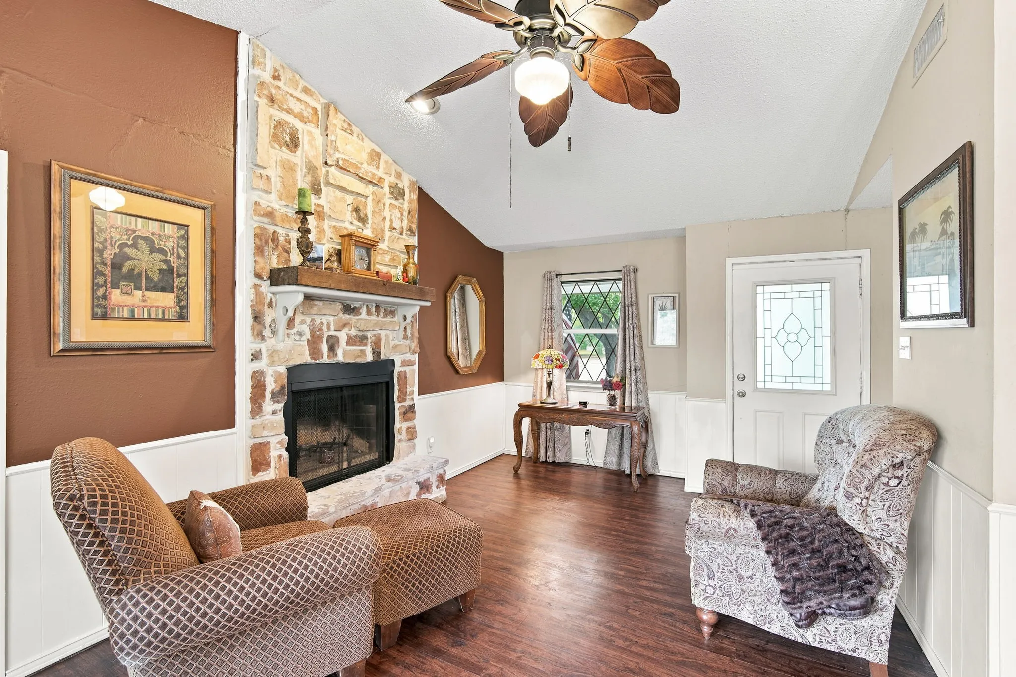 Single Family Residence For Sale in Ellis County , 1215 Butcher Road, Waxahachie, Texas 75165, 3 Bedroom, 2 Bathroom, 2 Garage spaces, 1,638 Sqft, built in 1983, Price $335,000, mls#21335915, Real Estate Agent in Waxahachie, Homes For Sale in Ellis county, Homes For Sale in Waxahachie, Realtor in Waxahachie Texas, Real Estate Brokerage Independent Realty Texas, Luminita Cordes Realtor