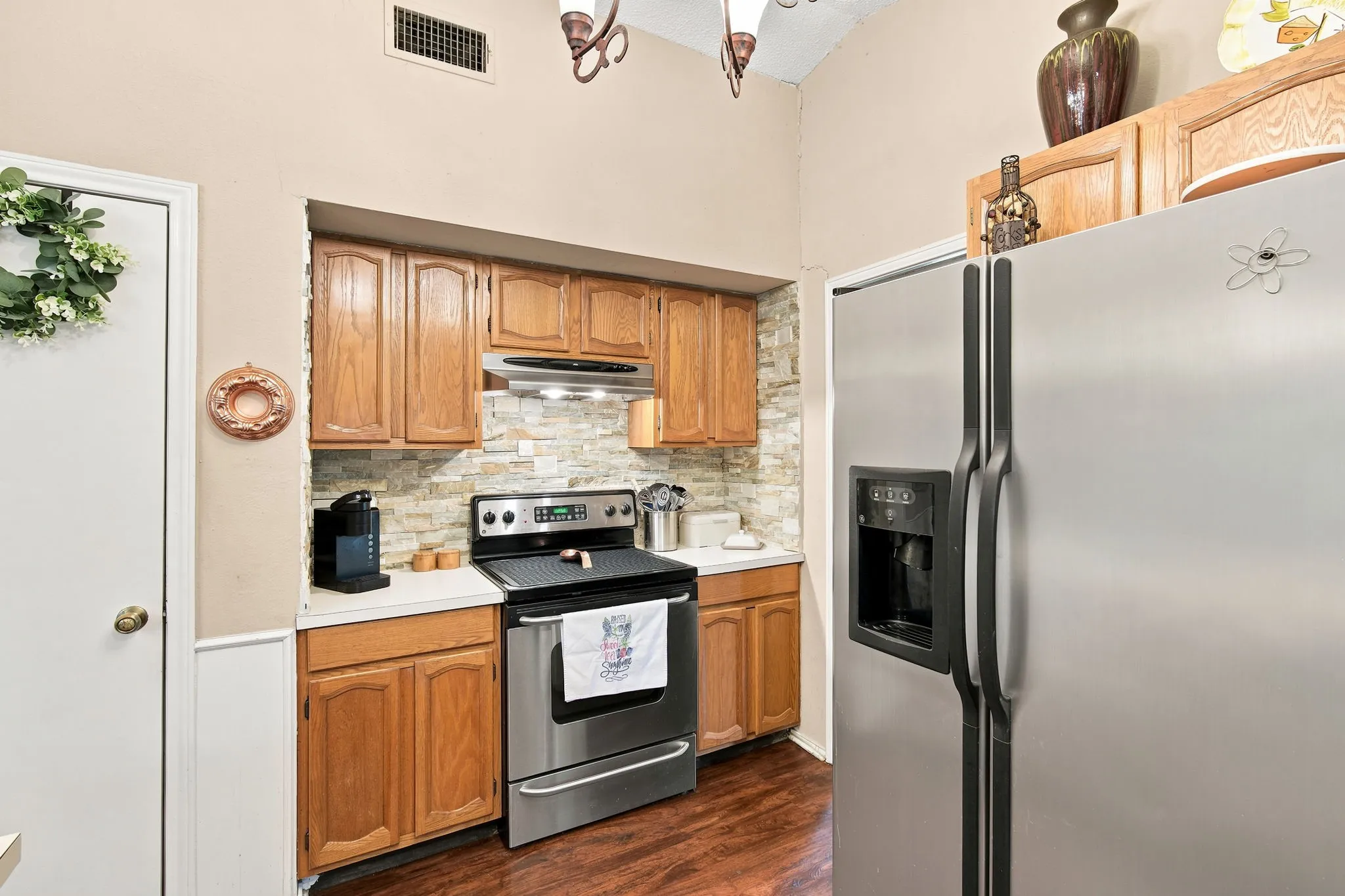 Single Family Residence For Sale in Ellis County , 1215 Butcher Road, Waxahachie, Texas 75165, 3 Bedroom, 2 Bathroom, 2 Garage spaces, 1,638 Sqft, built in 1983, Price $335,000, mls#21335915, Real Estate Agent in Waxahachie, Homes For Sale in Ellis county, Homes For Sale in Waxahachie, Realtor in Waxahachie Texas, Real Estate Brokerage Independent Realty Texas, Luminita Cordes Realtor