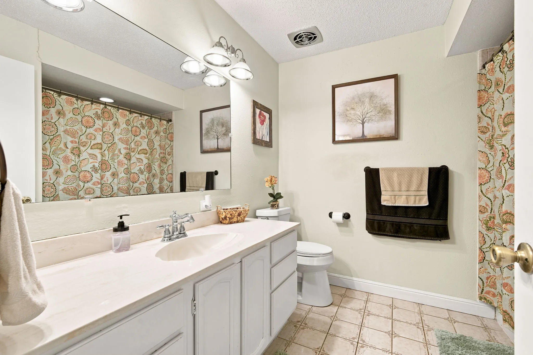 Single Family Residence For Sale in Ellis County , 1215 Butcher Road, Waxahachie, Texas 75165, 3 Bedroom, 2 Bathroom, 2 Garage spaces, 1,638 Sqft, built in 1983, Price $335,000, mls#21335915, Real Estate Agent in Waxahachie, Homes For Sale in Ellis county, Homes For Sale in Waxahachie, Realtor in Waxahachie Texas, Real Estate Brokerage Independent Realty Texas, Luminita Cordes Realtor