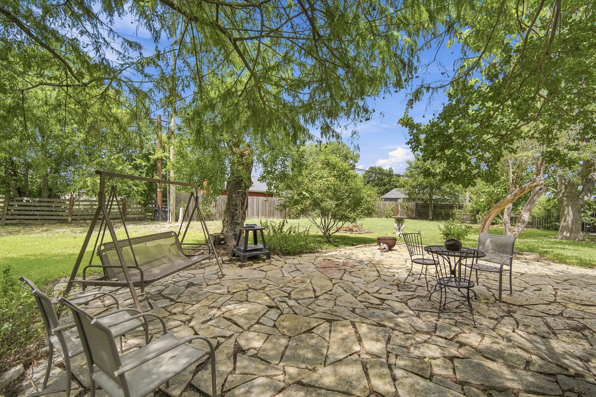 Single Family Residence For Sale in Ellis County , 1215 Butcher Road, Waxahachie, Texas 75165, 3 Bedroom, 2 Bathroom, 2 Garage spaces, 1,638 Sqft, built in 1983, Price $335,000, mls#21335915, Real Estate Agent in Waxahachie, Homes For Sale in Ellis county, Homes For Sale in Waxahachie, Realtor in Waxahachie Texas, Real Estate Brokerage Independent Realty Texas, Luminita Cordes Realtor