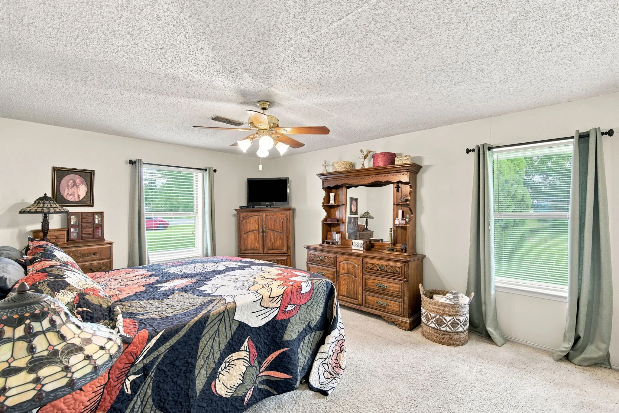 Single Family Residence For Sale in Ellis County , 1215 Butcher Road, Waxahachie, Texas 75165, 3 Bedroom, 2 Bathroom, 2 Garage spaces, 1,638 Sqft, built in 1983, Price $335,000, mls#21335915, Real Estate Agent in Waxahachie, Homes For Sale in Ellis county, Homes For Sale in Waxahachie, Realtor in Waxahachie Texas, Real Estate Brokerage Independent Realty Texas, Luminita Cordes Realtor