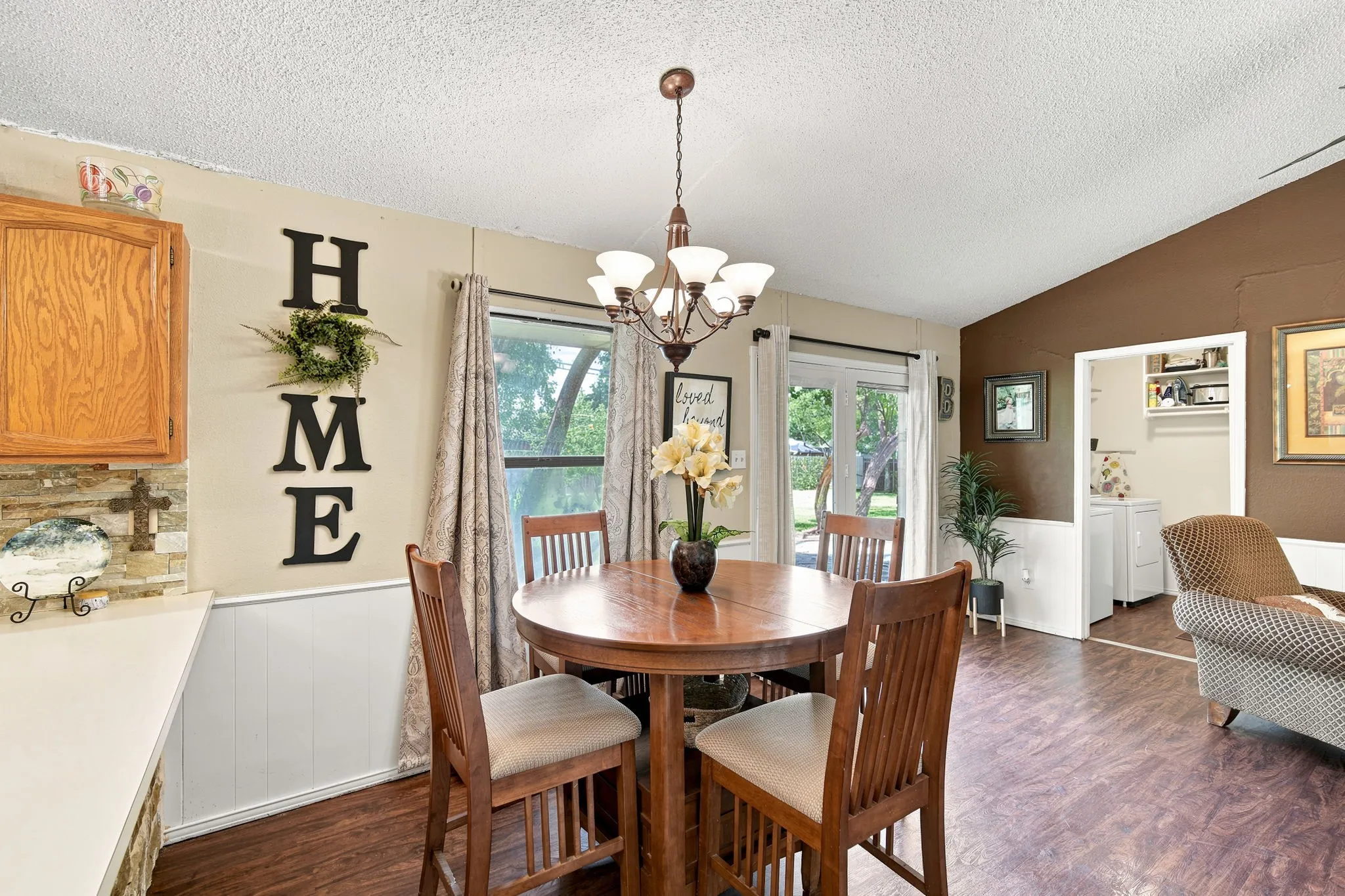 Single Family Residence For Sale in Ellis County , 1215 Butcher Road, Waxahachie, Texas 75165, 3 Bedroom, 2 Bathroom, 2 Garage spaces, 1,638 Sqft, built in 1983, Price $335,000, mls#21335915, Real Estate Agent in Waxahachie, Homes For Sale in Ellis county, Homes For Sale in Waxahachie, Realtor in Waxahachie Texas, Real Estate Brokerage Independent Realty Texas, Luminita Cordes Realtor