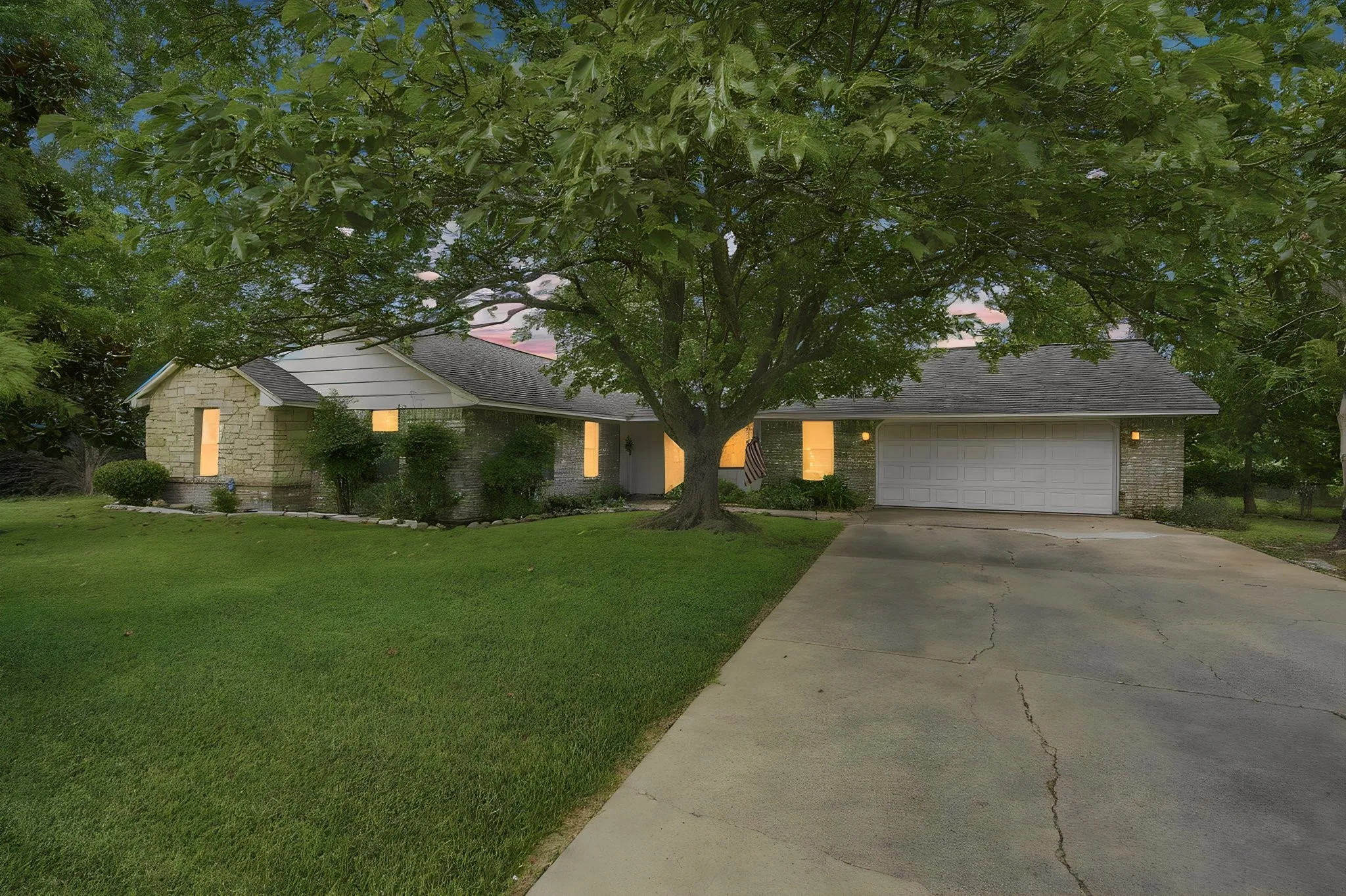Single Family Residence For Sale in Ellis County , 1215 Butcher Road, Waxahachie, Texas 75165, 3 Bedroom, 2 Bathroom, 2 Garage spaces, 1,638 Sqft, built in 1983, Price $335,000, mls#21335915, Real Estate Agent in Waxahachie, Homes For Sale in Ellis county, Homes For Sale in Waxahachie, Realtor in Waxahachie Texas, Real Estate Brokerage Independent Realty Texas, Luminita Cordes Realtor