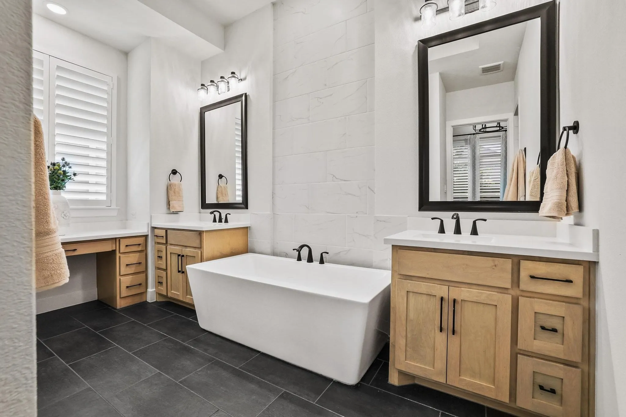 Single Family Residence For Sale in Denton County , 4211 Walnut Grove Lane, Prosper, Texas 75078, 4 Bedroom, 5 Bathroom, 3 Garage spaces, 3,451 Sqft, built in 2021, mls#21327973, Real Estate Agent in Prosper, Homes For Sale in Denton county, Homes For Sale in Prosper, Realtor in Prosper Texas, Real Estate Brokerage Independent Realty Texas, Luminita Cordes Realtor