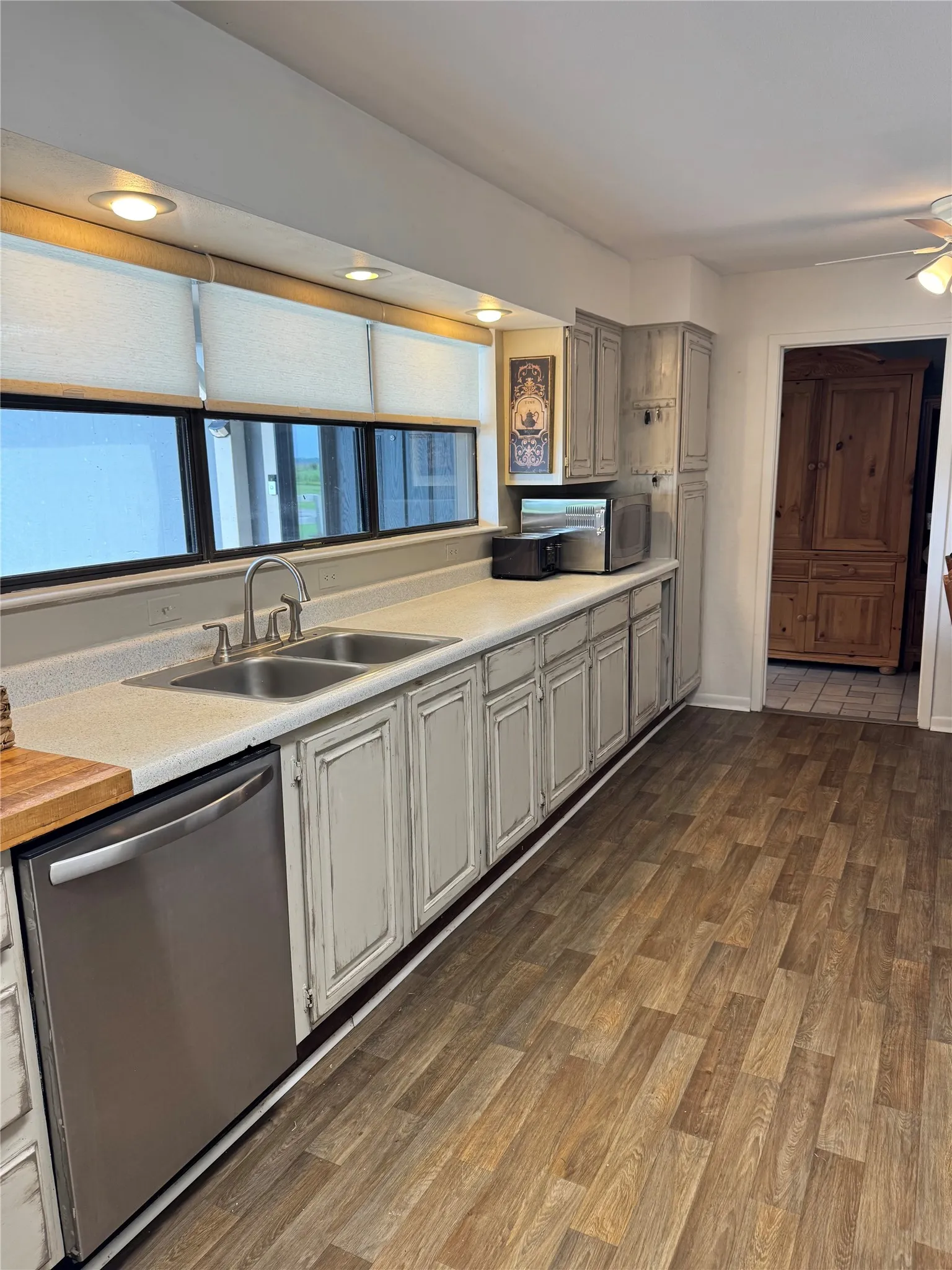 Single Family Residence For Sale in Navarro County , 550 Brookshire Street, Powell, Texas 75153, 4 Bedroom, 3 Bathroom, Garage spaces, 2,908 Sqft, built in 1997, mls#21327165, Real Estate Agent in Powell, Homes For Sale in Navarro county, Homes For Sale in Powell, Realtor in Powell Texas, Real Estate Brokerage Independent Realty Texas, Luminita Cordes Realtor