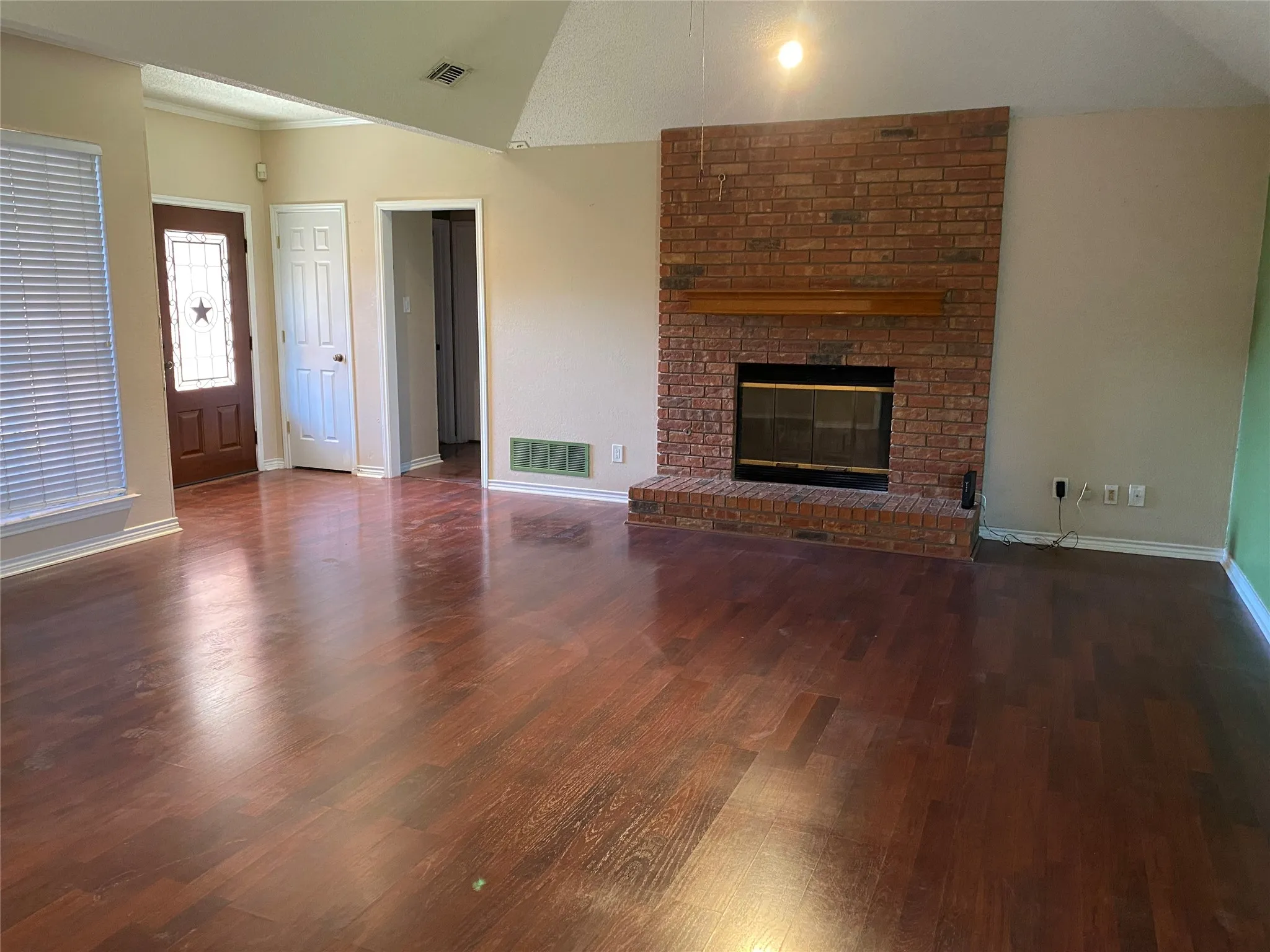 Single Family Residence For Rent in Dallas County , 4744 Montego Bay Drive, Irving, Texas 75038, 3 Bedroom, 2 Bathroom, 2 Garage spaces, 1,788 Sqft, built in 1985, mls#21336911, Real Estate Agent in Irving, Homes For Rent in Dallas county, Homes For Rent in Irving, Realtor in Irving Texas, Real Estate Brokerage Independent Realty Texas, Luminita Cordes Realtor