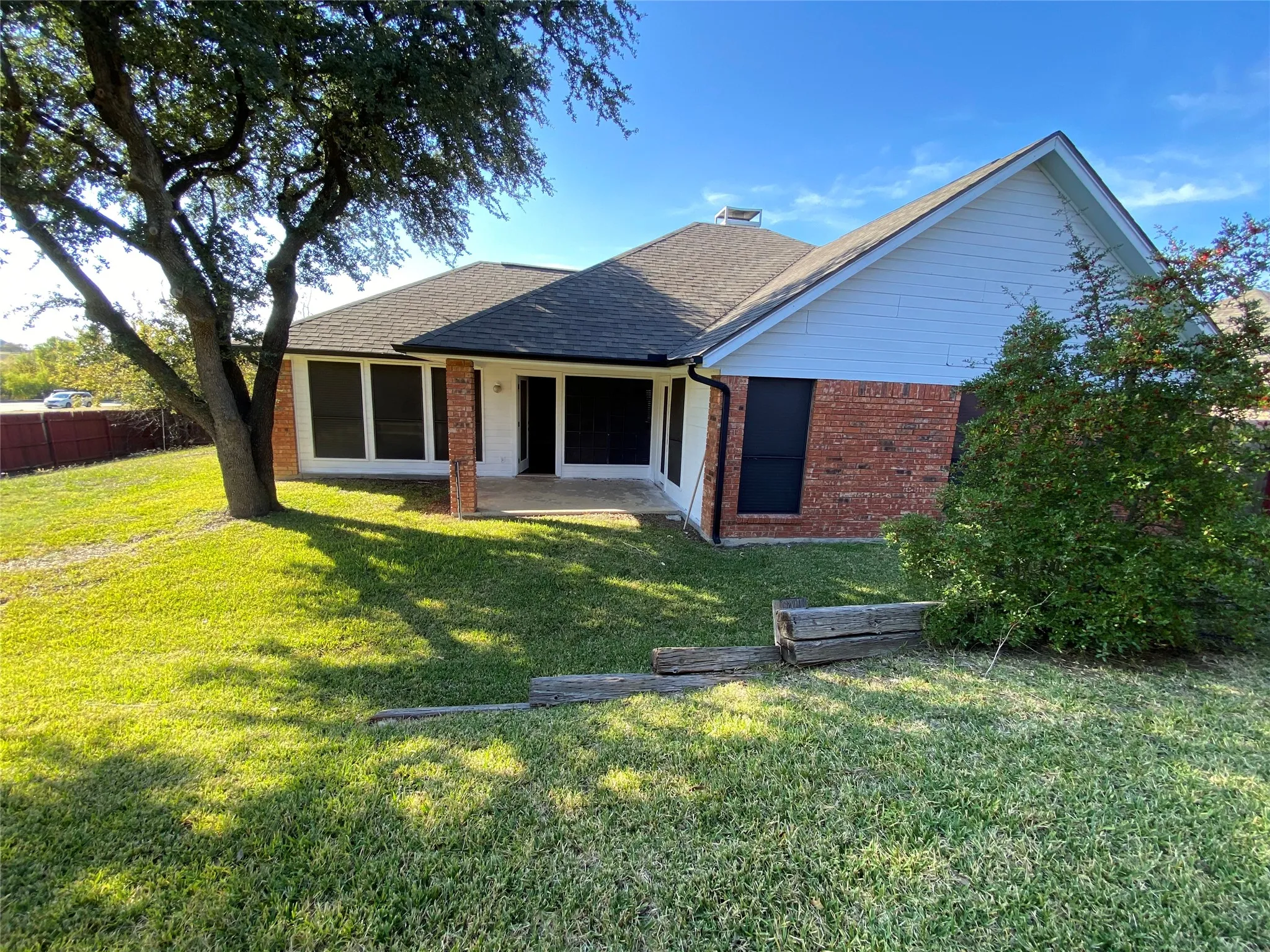 Single Family Residence For Rent in Dallas County , 4744 Montego Bay Drive, Irving, Texas 75038, 3 Bedroom, 2 Bathroom, 2 Garage spaces, 1,788 Sqft, built in 1985, mls#21336911, Real Estate Agent in Irving, Homes For Rent in Dallas county, Homes For Rent in Irving, Realtor in Irving Texas, Real Estate Brokerage Independent Realty Texas, Luminita Cordes Realtor