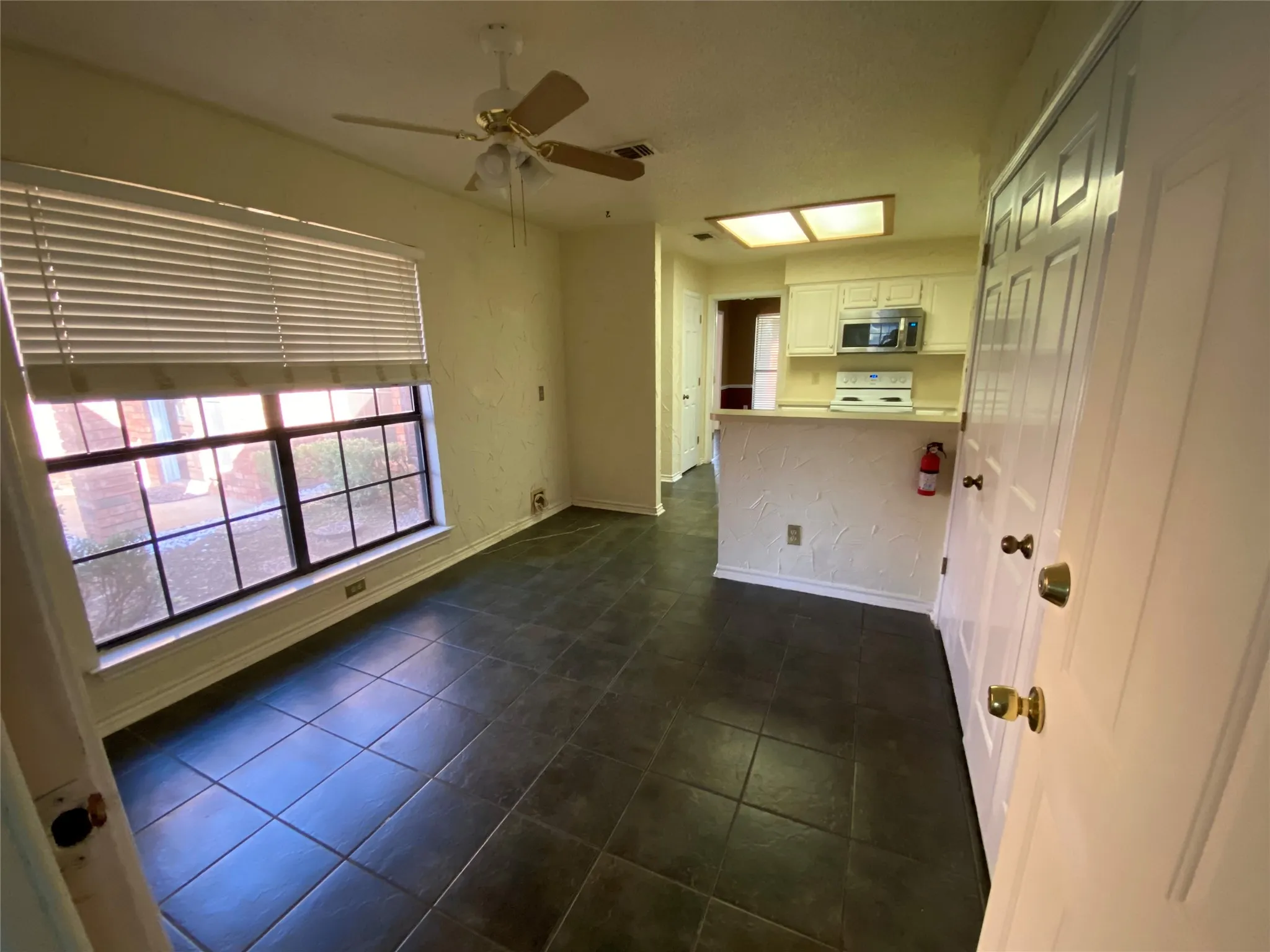Single Family Residence For Rent in Dallas County , 4744 Montego Bay Drive, Irving, Texas 75038, 3 Bedroom, 2 Bathroom, 2 Garage spaces, 1,788 Sqft, built in 1985, mls#21336911, Real Estate Agent in Irving, Homes For Rent in Dallas county, Homes For Rent in Irving, Realtor in Irving Texas, Real Estate Brokerage Independent Realty Texas, Luminita Cordes Realtor