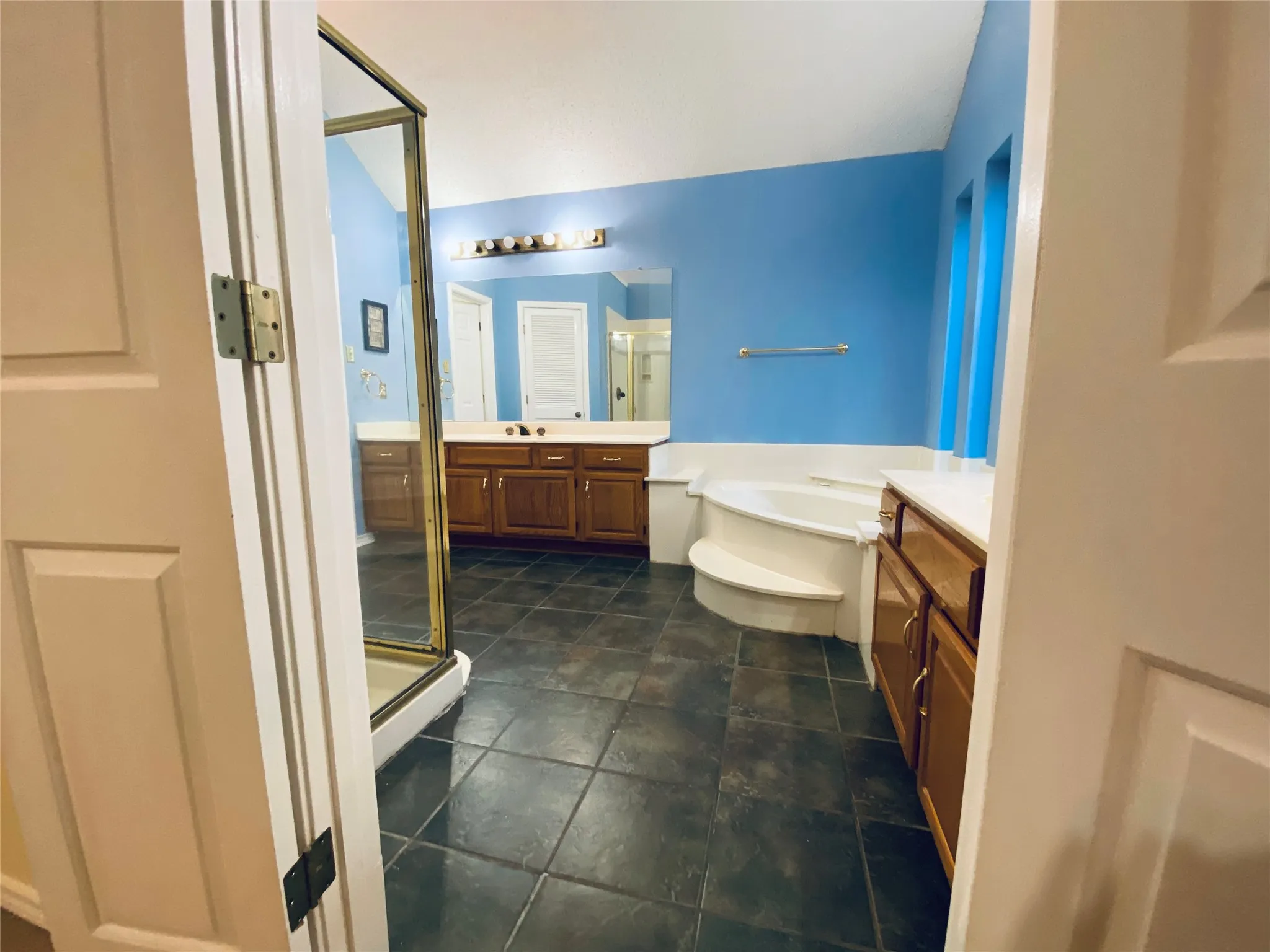 Single Family Residence For Rent in Dallas County , 4744 Montego Bay Drive, Irving, Texas 75038, 3 Bedroom, 2 Bathroom, 2 Garage spaces, 1,788 Sqft, built in 1985, mls#21336911, Real Estate Agent in Irving, Homes For Rent in Dallas county, Homes For Rent in Irving, Realtor in Irving Texas, Real Estate Brokerage Independent Realty Texas, Luminita Cordes Realtor
