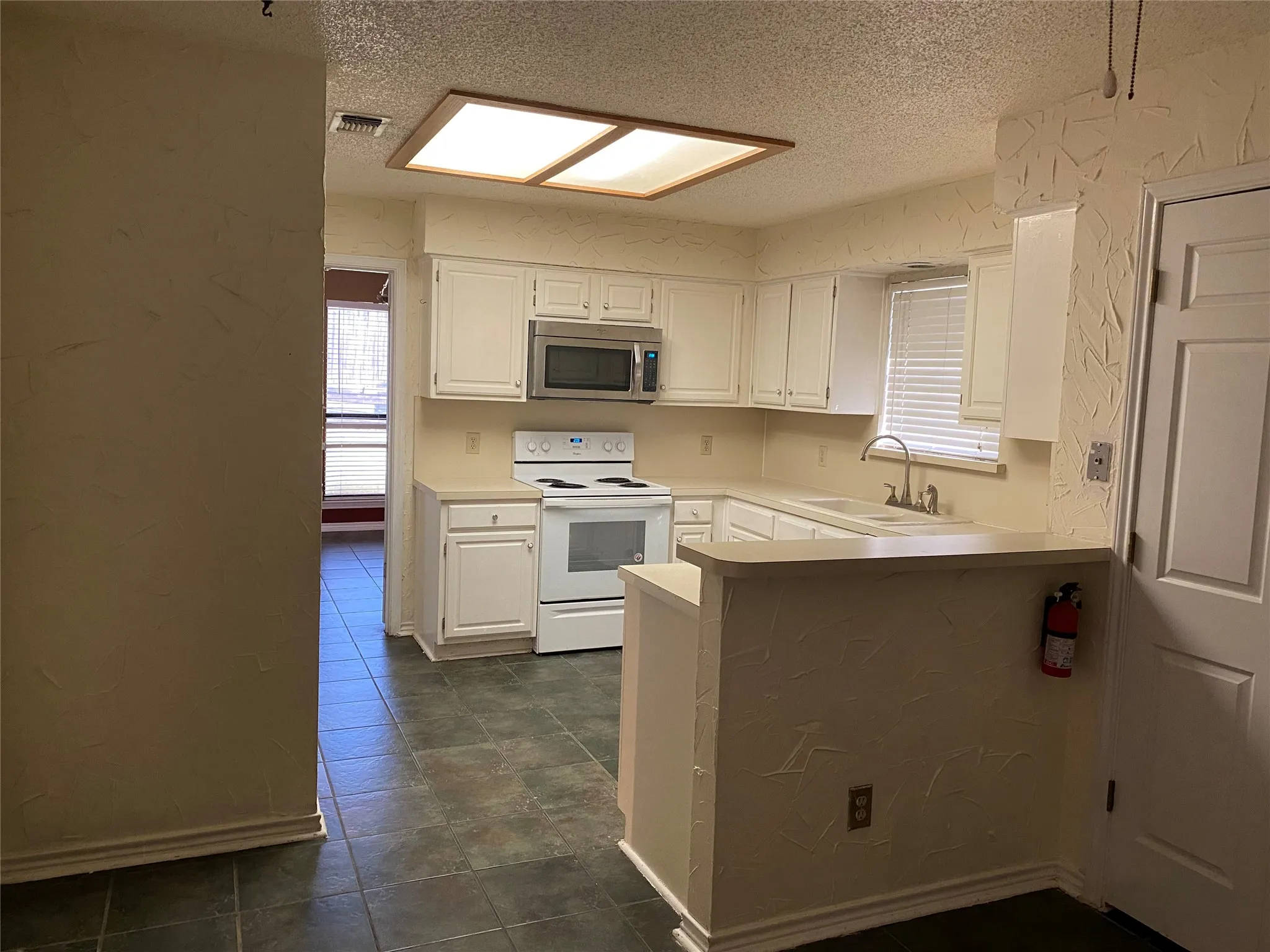Single Family Residence For Rent in Dallas County , 4744 Montego Bay Drive, Irving, Texas 75038, 3 Bedroom, 2 Bathroom, 2 Garage spaces, 1,788 Sqft, built in 1985, mls#21336911, Real Estate Agent in Irving, Homes For Rent in Dallas county, Homes For Rent in Irving, Realtor in Irving Texas, Real Estate Brokerage Independent Realty Texas, Luminita Cordes Realtor