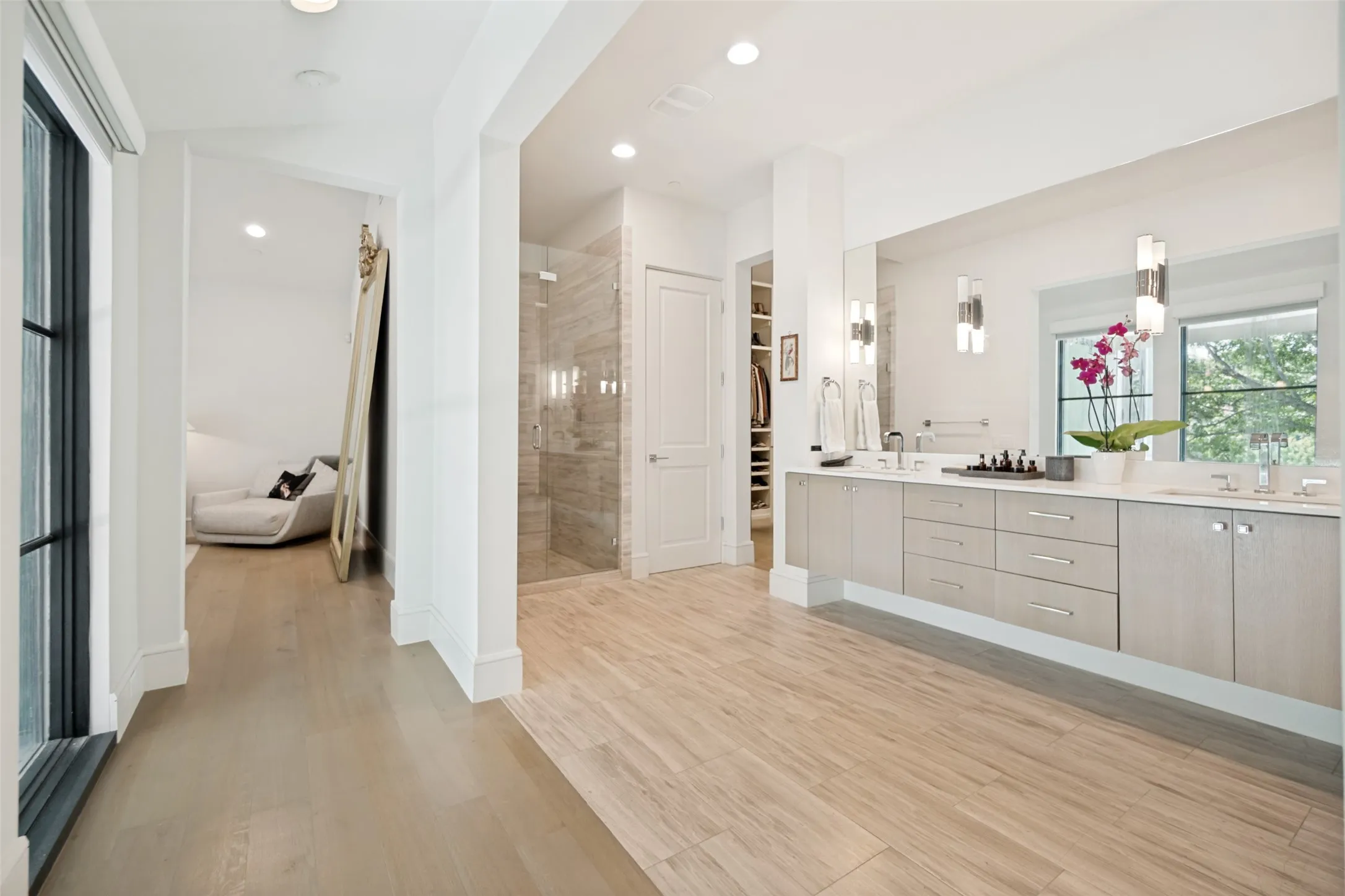 Condominium For Sale in Dallas County , 4502 Abbott Avenue 317, Highland Park, Texas 75205, 2 Bedroom, 3 Bathroom, 3 Garage spaces, 2,208 Sqft, built in 2015, mls#21336570, Real Estate Agent in Highland Park, Homes For Sale in Dallas county, Homes For Sale in Highland Park, Realtor in Highland Park Texas, Real Estate Brokerage Independent Realty Texas, Luminita Cordes Realtor