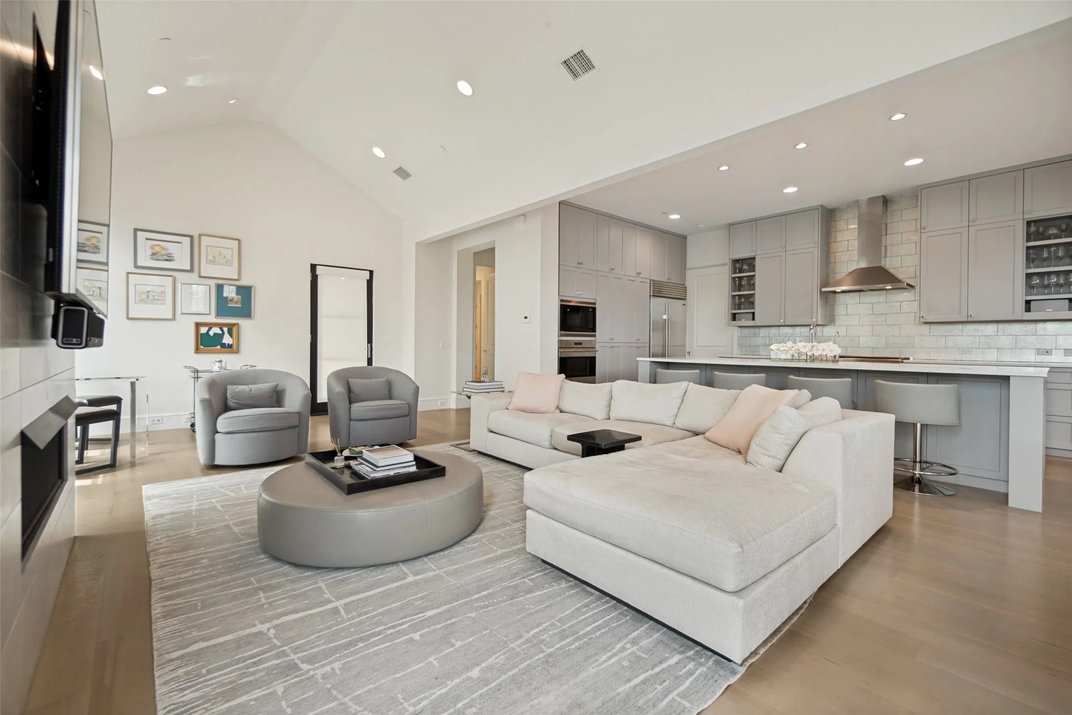 Condominium For Sale in Dallas County , 4502 Abbott Avenue 317, Highland Park, Texas 75205, 2 Bedroom, 3 Bathroom, 3 Garage spaces, 2,208 Sqft, built in 2015, mls#21336570, Real Estate Agent in Highland Park, Homes For Sale in Dallas county, Homes For Sale in Highland Park, Realtor in Highland Park Texas, Real Estate Brokerage Independent Realty Texas, Luminita Cordes Realtor