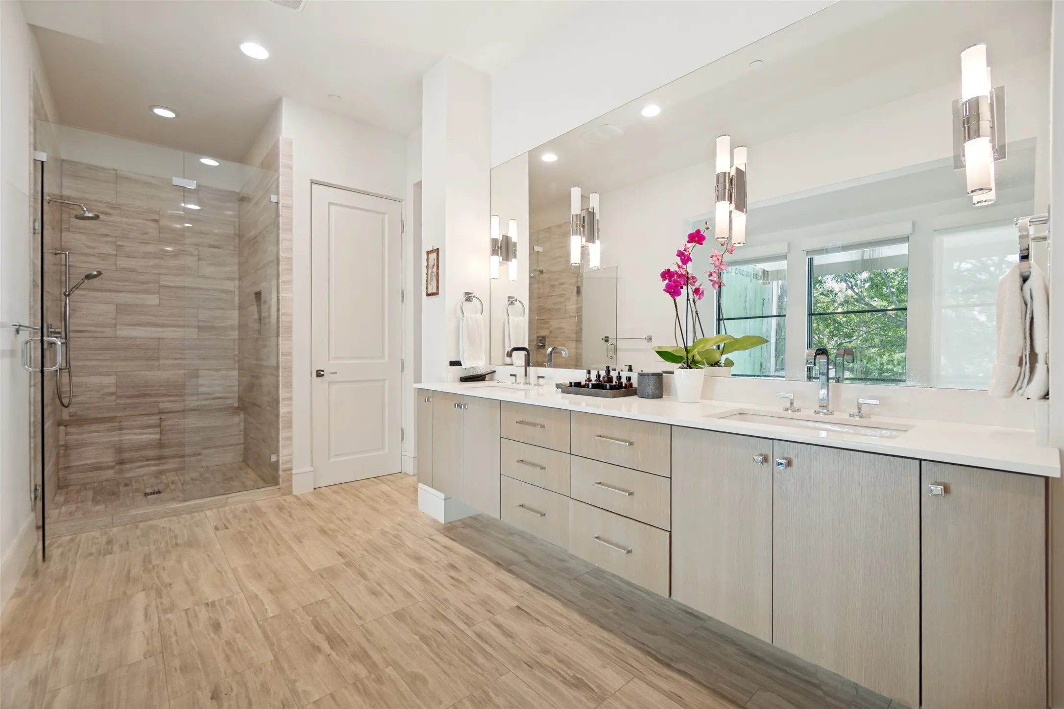Condominium For Sale in Dallas County , 4502 Abbott Avenue 317, Highland Park, Texas 75205, 2 Bedroom, 3 Bathroom, 3 Garage spaces, 2,208 Sqft, built in 2015, mls#21336570, Real Estate Agent in Highland Park, Homes For Sale in Dallas county, Homes For Sale in Highland Park, Realtor in Highland Park Texas, Real Estate Brokerage Independent Realty Texas, Luminita Cordes Realtor