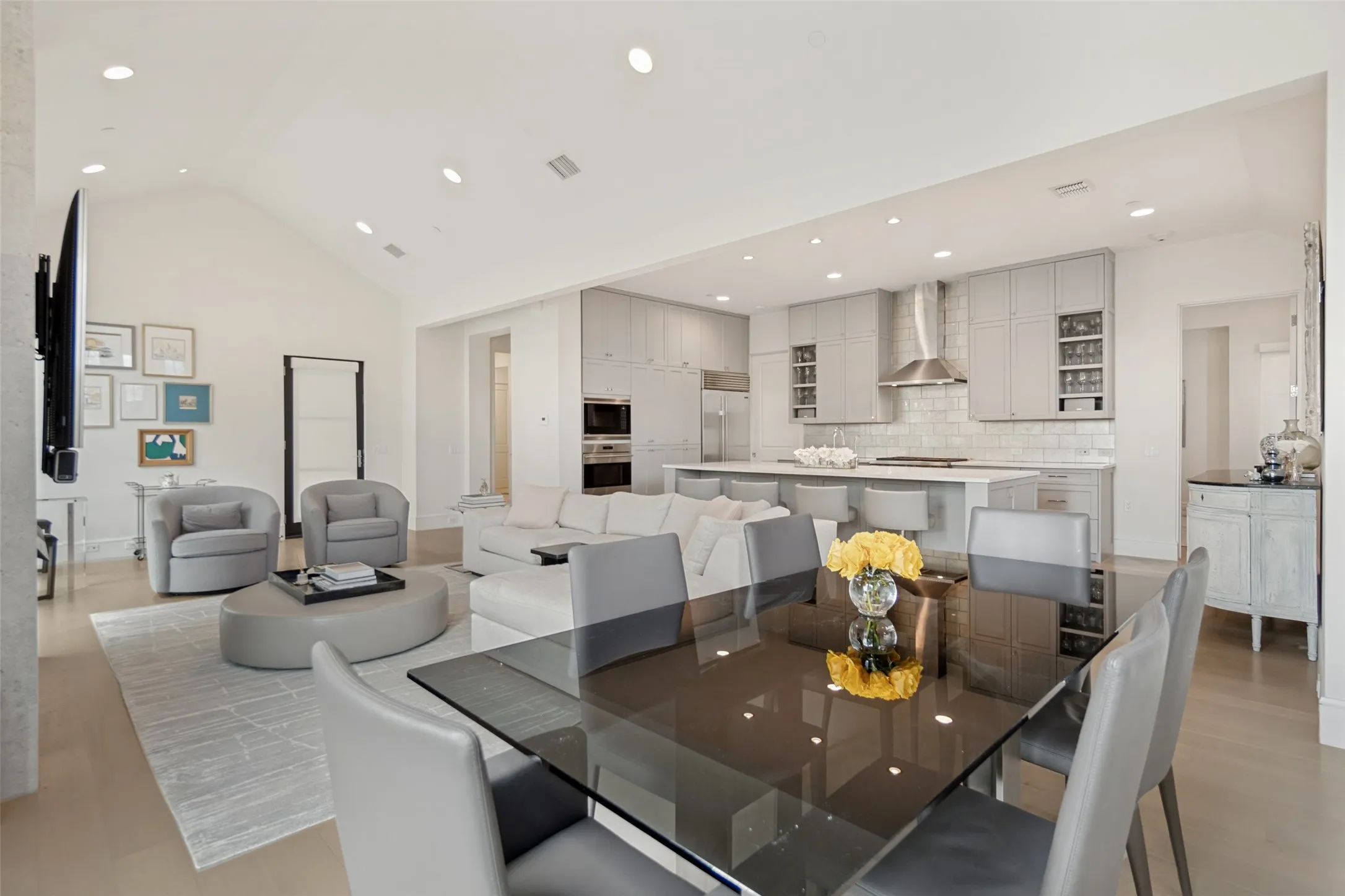 Condominium For Sale in Dallas County , 4502 Abbott Avenue 317, Highland Park, Texas 75205, 2 Bedroom, 3 Bathroom, 3 Garage spaces, 2,208 Sqft, built in 2015, mls#21336570, Real Estate Agent in Highland Park, Homes For Sale in Dallas county, Homes For Sale in Highland Park, Realtor in Highland Park Texas, Real Estate Brokerage Independent Realty Texas, Luminita Cordes Realtor