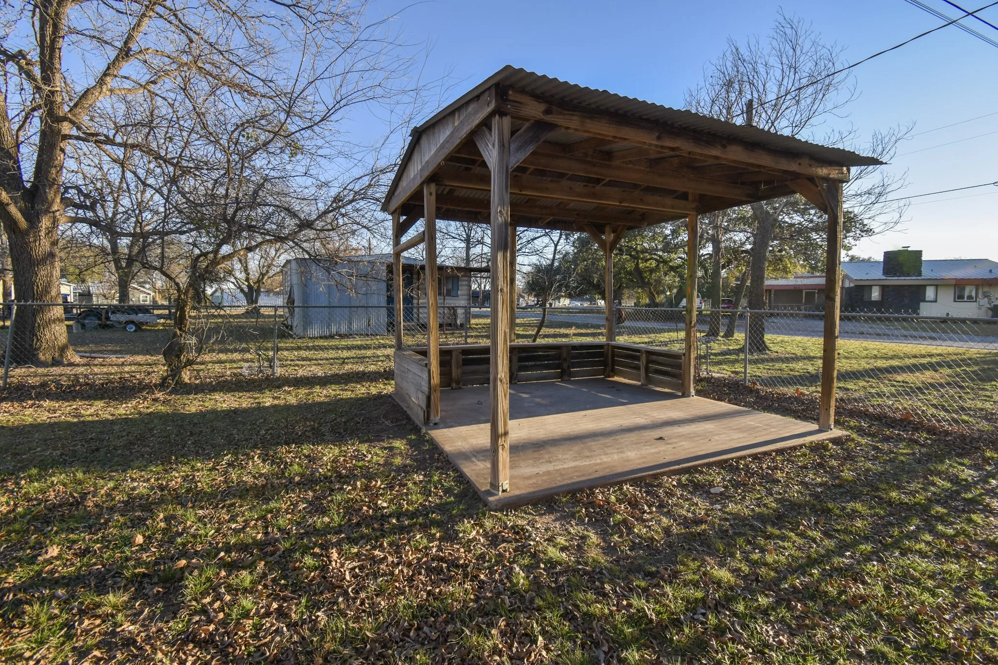 Single Family Residence For Sale in Mc Culloch County , 300 N Shore, Brady, Texas 76825, 2 Bedroom, 1 Bathroom, Garage spaces, 1,404 Sqft, built in 1972, mls#21336834, Real Estate Agent in Brady, Homes For Sale in Mc Culloch county, Homes For Sale in Brady, Realtor in Brady Texas, Real Estate Brokerage Independent Realty Texas, Luminita Cordes Realtor