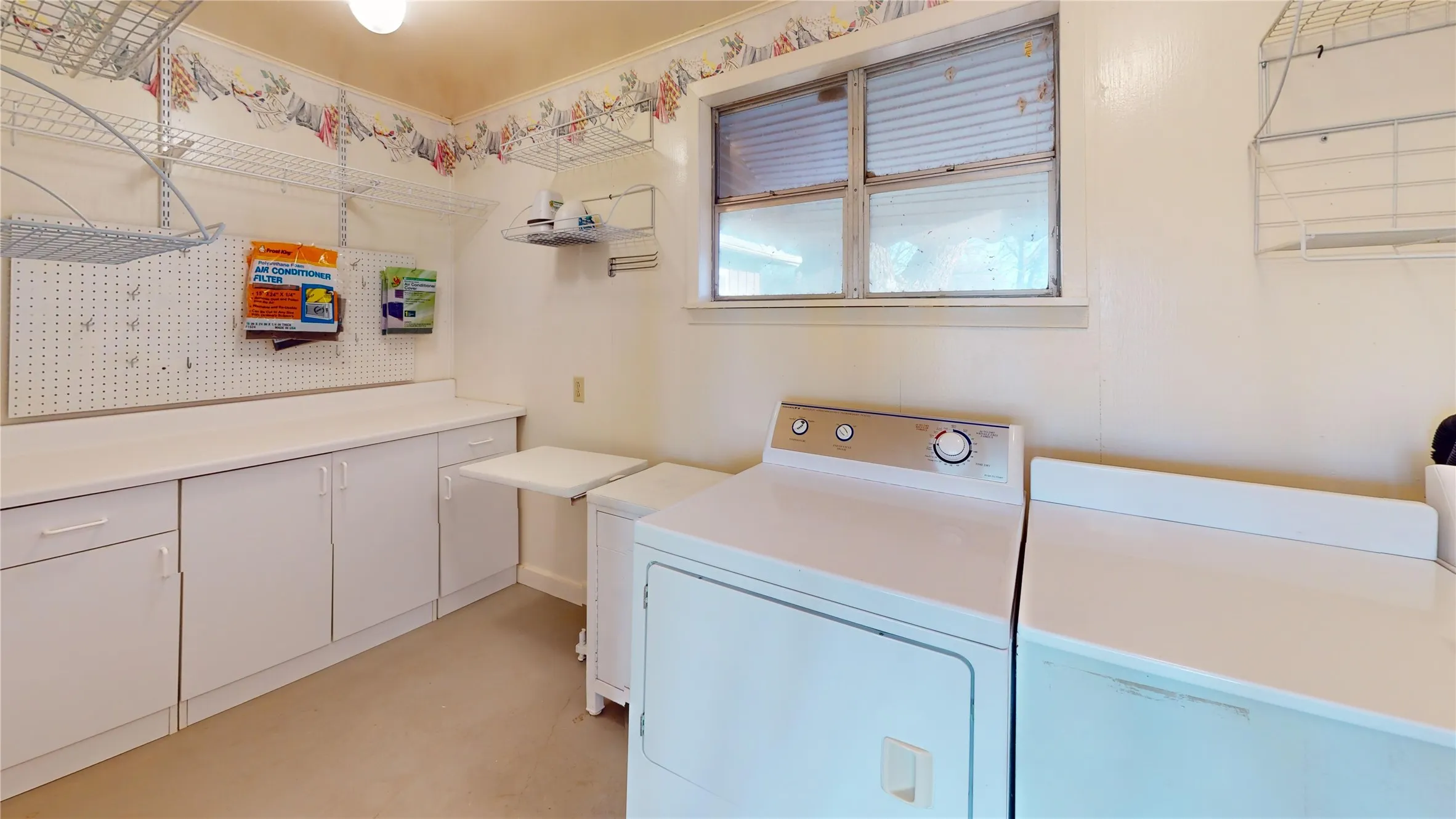 Single Family Residence For Sale in Mc Culloch County , 300 N Shore, Brady, Texas 76825, 2 Bedroom, 1 Bathroom, Garage spaces, 1,404 Sqft, built in 1972, mls#21336834, Real Estate Agent in Brady, Homes For Sale in Mc Culloch county, Homes For Sale in Brady, Realtor in Brady Texas, Real Estate Brokerage Independent Realty Texas, Luminita Cordes Realtor