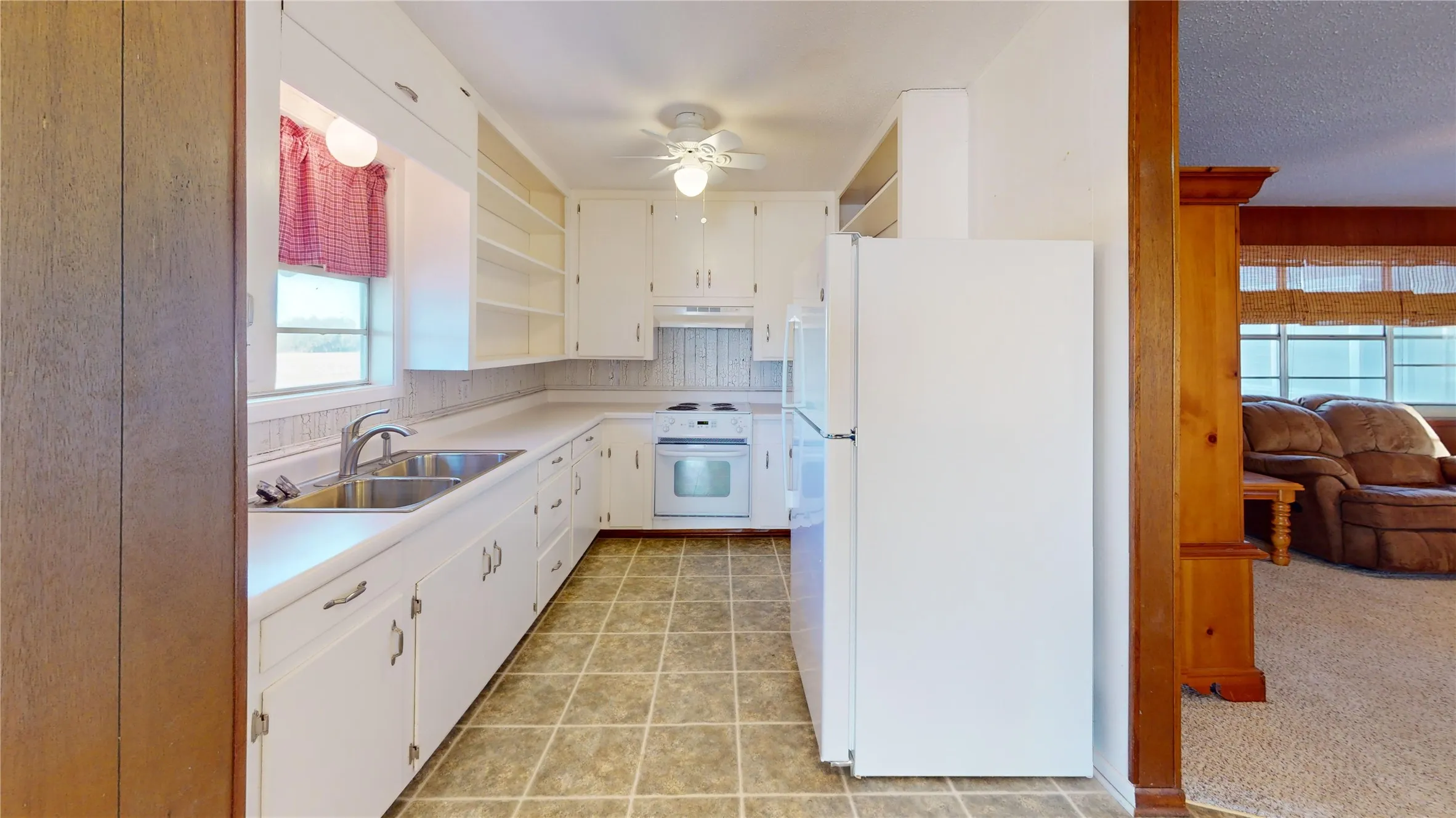 Single Family Residence For Sale in Mc Culloch County , 300 N Shore, Brady, Texas 76825, 2 Bedroom, 1 Bathroom, Garage spaces, 1,404 Sqft, built in 1972, mls#21336834, Real Estate Agent in Brady, Homes For Sale in Mc Culloch county, Homes For Sale in Brady, Realtor in Brady Texas, Real Estate Brokerage Independent Realty Texas, Luminita Cordes Realtor