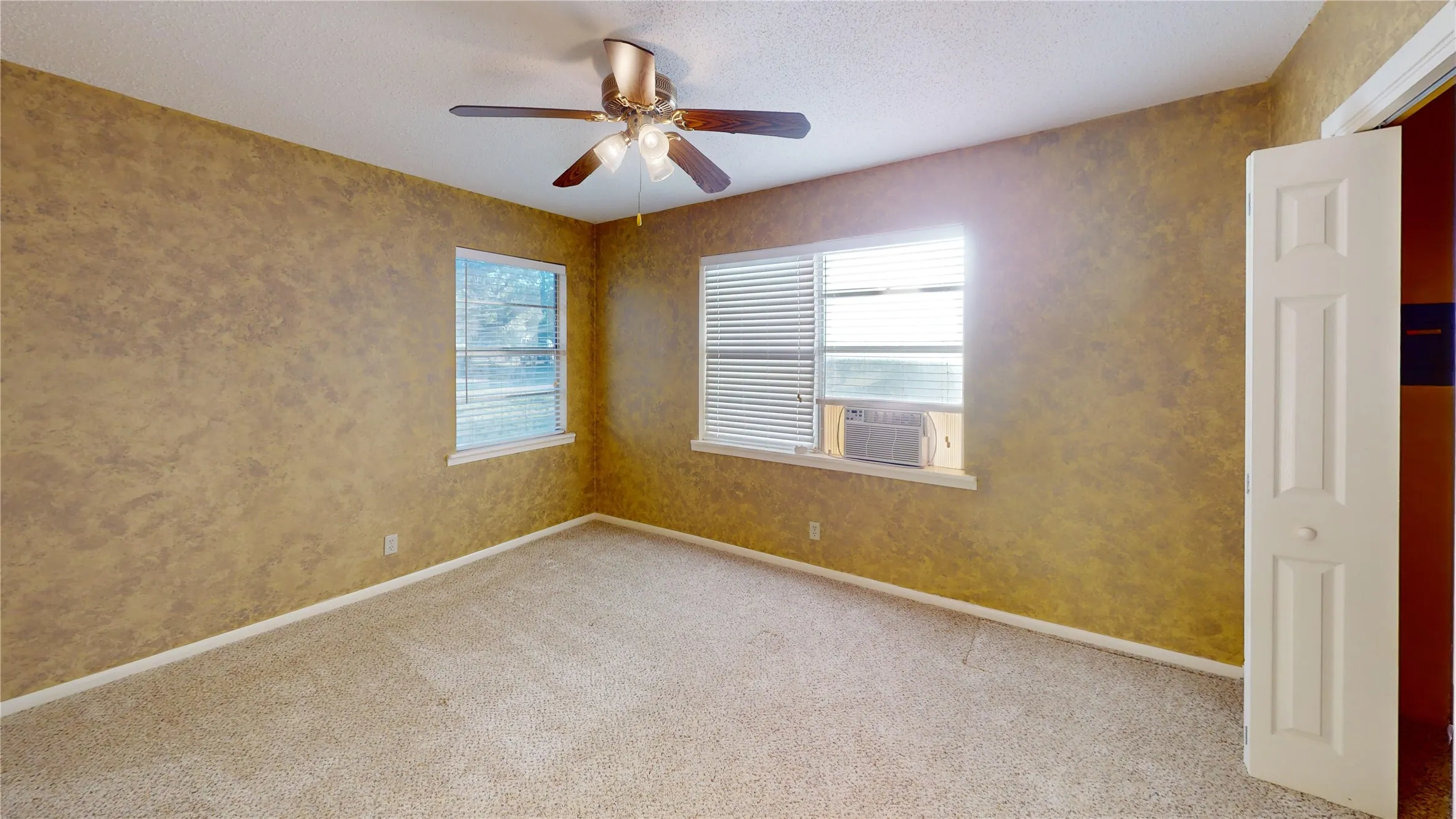 Single Family Residence For Sale in Mc Culloch County , 300 N Shore, Brady, Texas 76825, 2 Bedroom, 1 Bathroom, Garage spaces, 1,404 Sqft, built in 1972, mls#21336834, Real Estate Agent in Brady, Homes For Sale in Mc Culloch county, Homes For Sale in Brady, Realtor in Brady Texas, Real Estate Brokerage Independent Realty Texas, Luminita Cordes Realtor