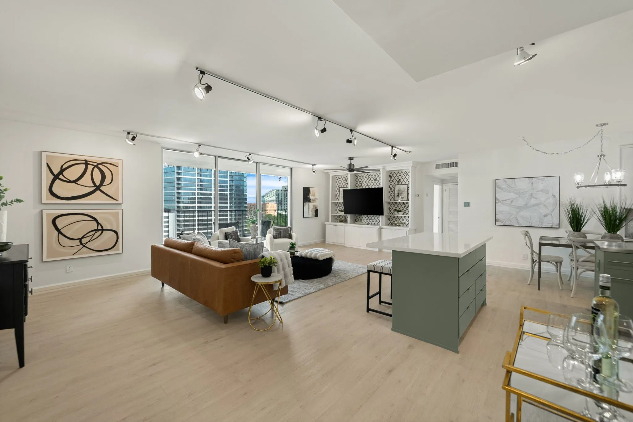 Condominium For Sale in Dallas County , 3310 Fairmount Street 16B, Dallas, Texas 75201, 2 Bedroom, 2 Bathroom, 2 Garage spaces, 1,813 Sqft, built in 1964, mls#21332825, Real Estate Agent in Dallas, Homes For Sale in Dallas county, Homes For Sale in Dallas, Realtor in Dallas Texas, Real Estate Brokerage Independent Realty Texas, Luminita Cordes Realtor