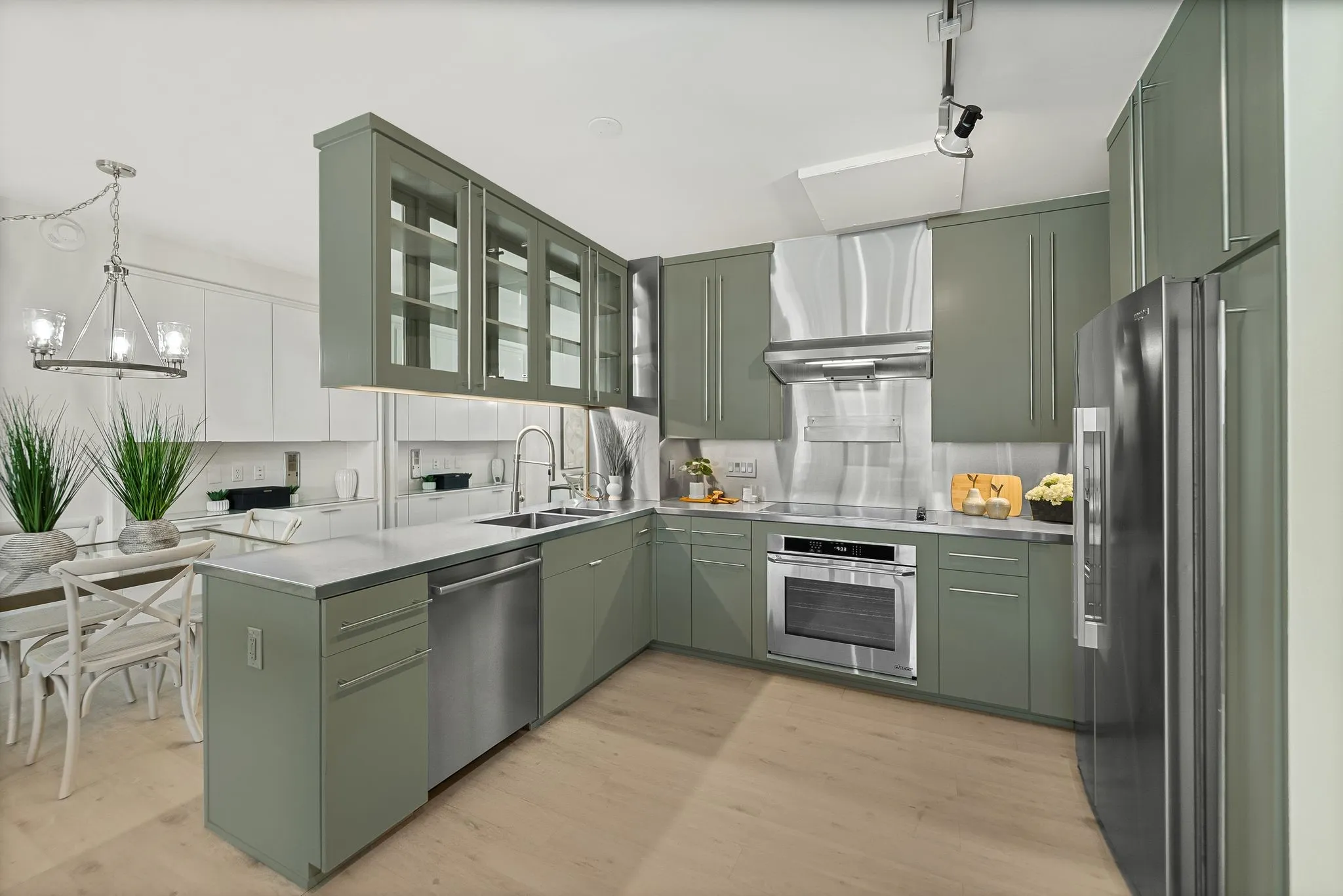 Condominium For Sale in Dallas County , 3310 Fairmount Street 16B, Dallas, Texas 75201, 2 Bedroom, 2 Bathroom, 2 Garage spaces, 1,813 Sqft, built in 1964, mls#21332825, Real Estate Agent in Dallas, Homes For Sale in Dallas county, Homes For Sale in Dallas, Realtor in Dallas Texas, Real Estate Brokerage Independent Realty Texas, Luminita Cordes Realtor