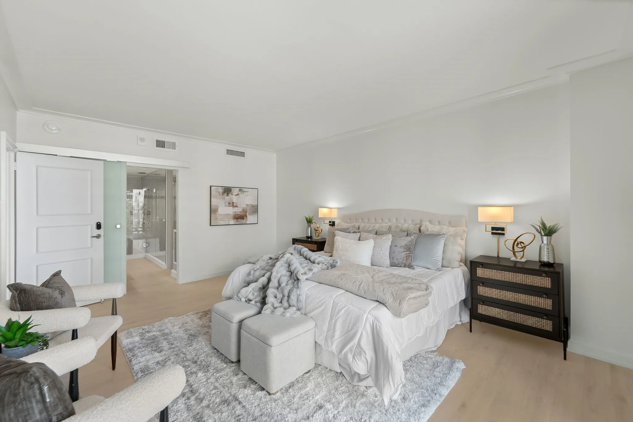 Condominium For Sale in Dallas County , 3310 Fairmount Street 16B, Dallas, Texas 75201, 2 Bedroom, 2 Bathroom, 2 Garage spaces, 1,813 Sqft, built in 1964, mls#21332825, Real Estate Agent in Dallas, Homes For Sale in Dallas county, Homes For Sale in Dallas, Realtor in Dallas Texas, Real Estate Brokerage Independent Realty Texas, Luminita Cordes Realtor