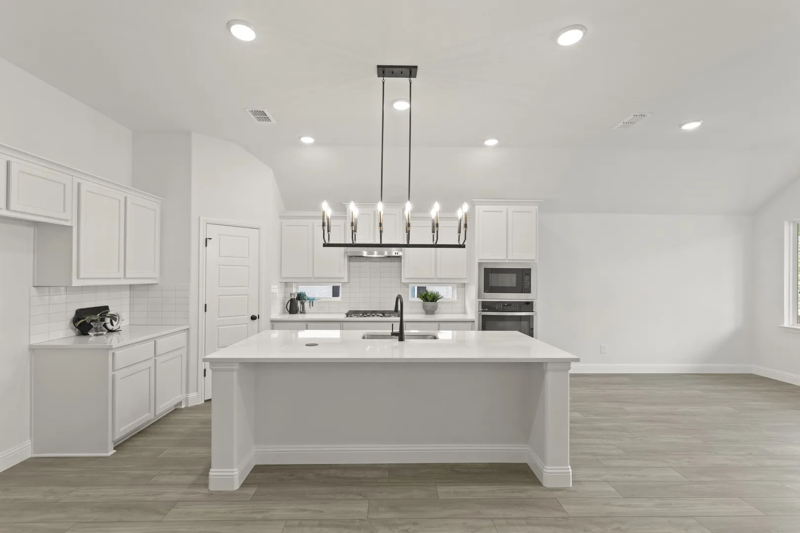 13. 3805 Maize - Kitchen