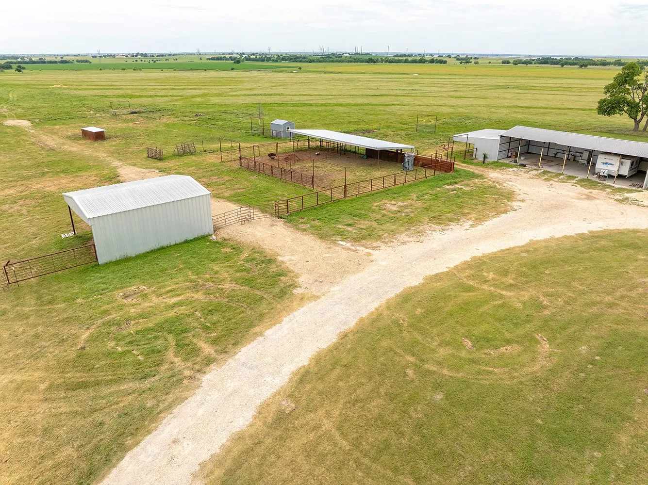Single Family Residence For Sale in Cooke County , 1010 County Road 382, Era, Texas 76238, 1 Bedroom, 1 Bathroom, Garage spaces, 900 Sqft, built in 2020, mls#21335243, Real Estate Agent in Era, Homes For Sale in Cooke county, Homes For Sale in Era, Realtor in Era Texas, Real Estate Brokerage Independent Realty Texas, Luminita Cordes Realtor