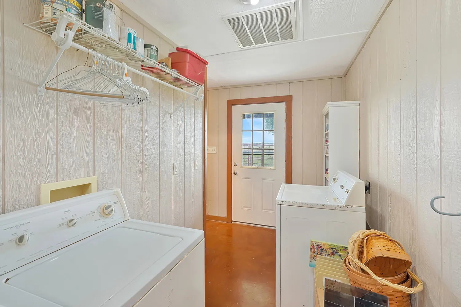 Single Family Residence For Sale in Cooke County , 1010 County Road 382, Era, Texas 76238, 1 Bedroom, 1 Bathroom, Garage spaces, 900 Sqft, built in 2020, mls#21335243, Real Estate Agent in Era, Homes For Sale in Cooke county, Homes For Sale in Era, Realtor in Era Texas, Real Estate Brokerage Independent Realty Texas, Luminita Cordes Realtor