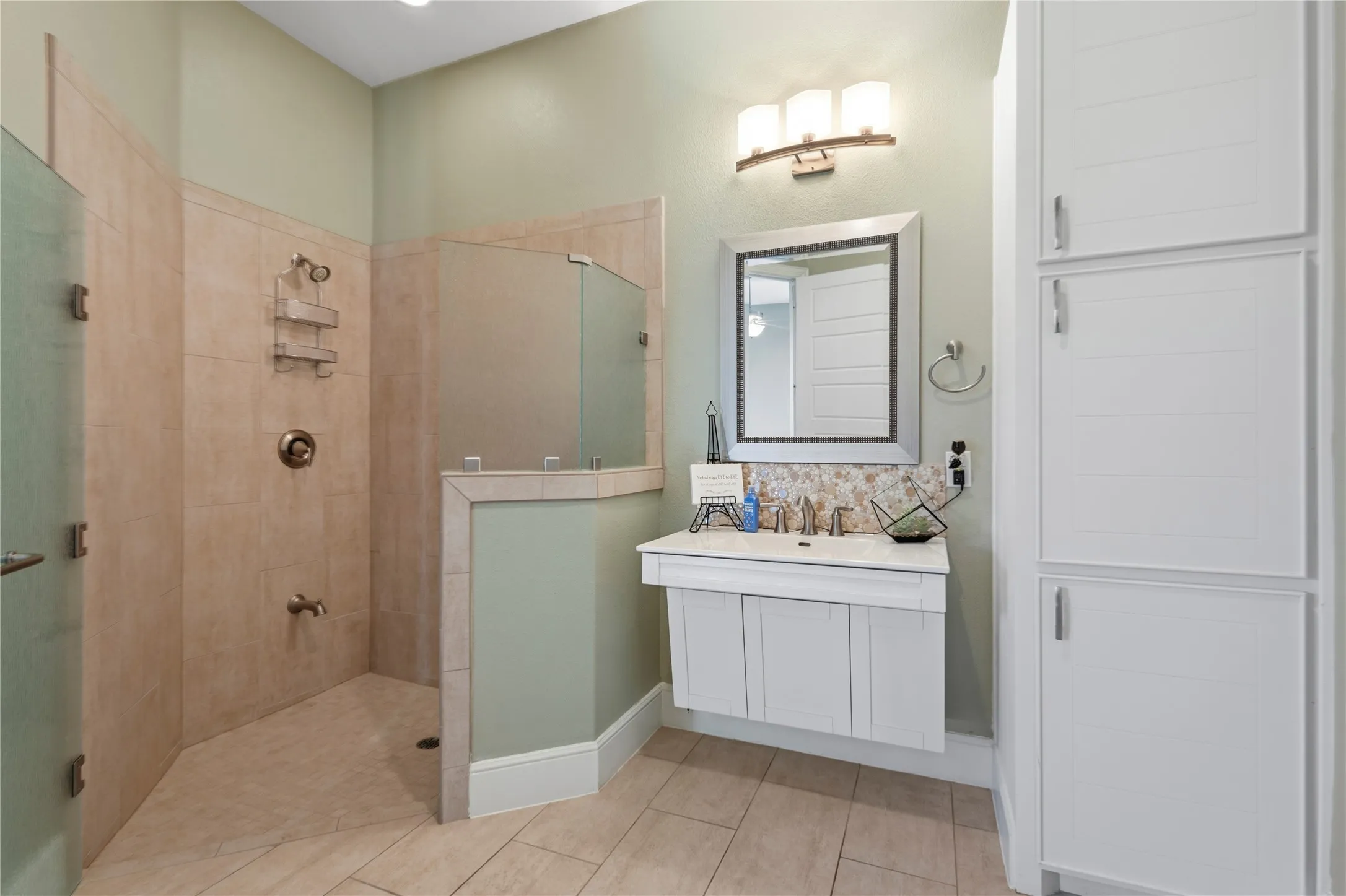Single Family Residence For Sale in Collin County , 3805 Ledgestone Court, Richardson, Texas 75082, 6 Bedrooms, 7 Bathrooms, 3 Garage spaces, 7,325 Sqft, built in 2015, Price $2,300,000, mls#21329513, Real Estate Agent in Richardson, Homes For Sale in Collin county, Homes For Sale in Richardson, Realtor in Richardson Texas, Real Estate Brokerage Independent Realty Texas, Luminita Cordes Realtor
