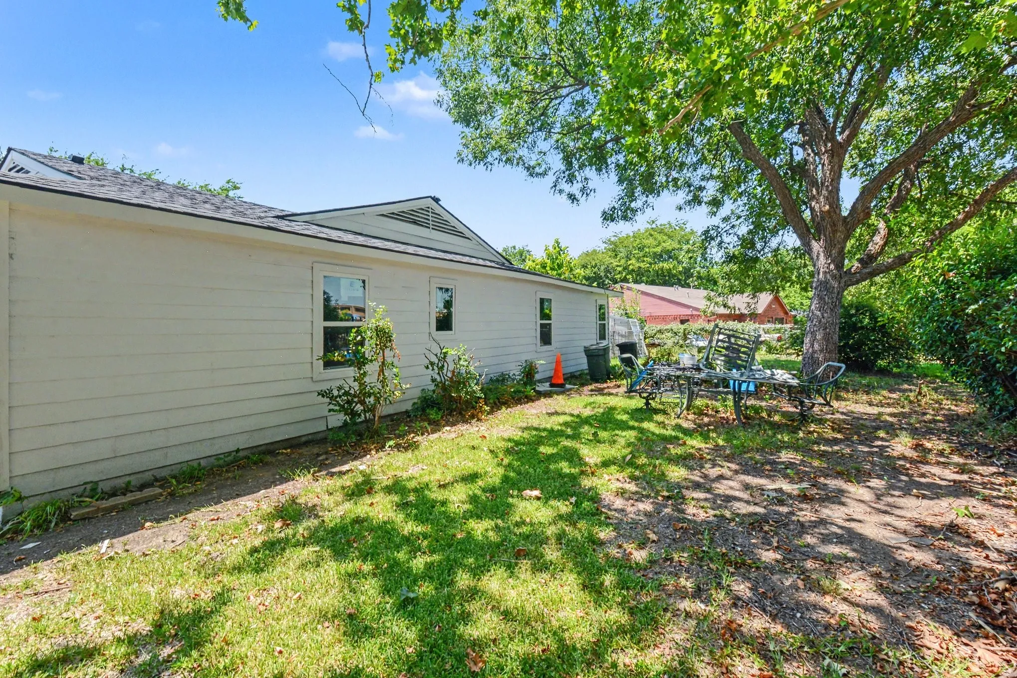 Single Family Residence For Sale in Dallas County , 3623 Castle Hills Drive, Dallas, Texas 75241, 3 Bedroom, 2 Bathroom, Garage spaces, 1,695 Sqft, built in 1959, mls#21336934, Real Estate Agent in Dallas, Homes For Sale in Dallas county, Homes For Sale in Dallas, Realtor in Dallas Texas, Real Estate Brokerage Independent Realty Texas, Luminita Cordes Realtor