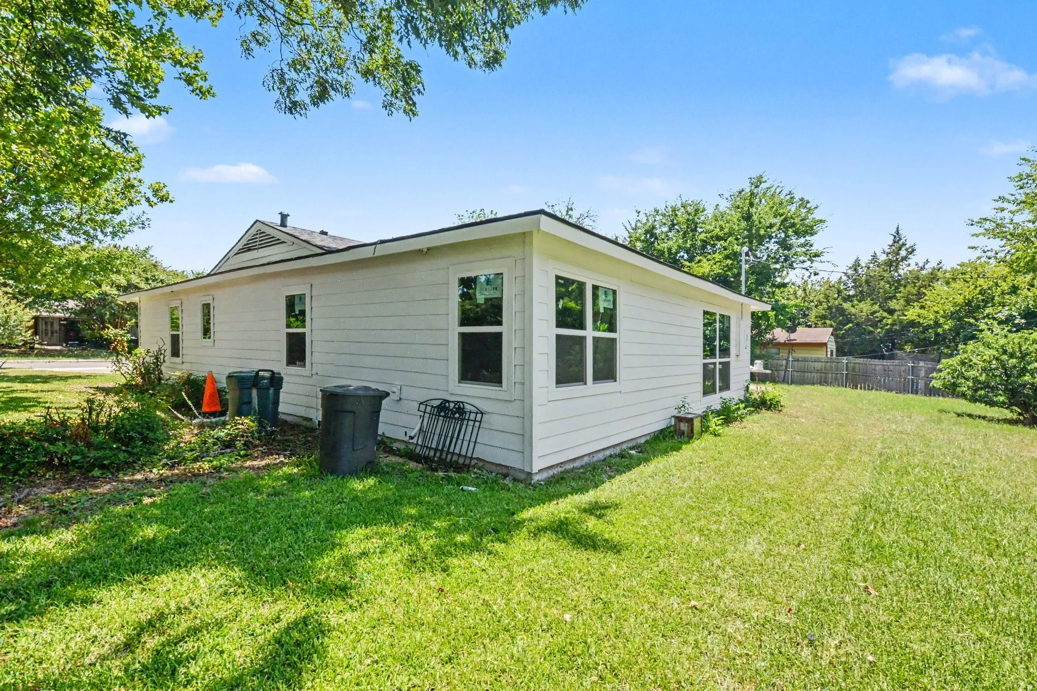 Single Family Residence For Sale in Dallas County , 3623 Castle Hills Drive, Dallas, Texas 75241, 3 Bedroom, 2 Bathroom, Garage spaces, 1,695 Sqft, built in 1959, mls#21336934, Real Estate Agent in Dallas, Homes For Sale in Dallas county, Homes For Sale in Dallas, Realtor in Dallas Texas, Real Estate Brokerage Independent Realty Texas, Luminita Cordes Realtor