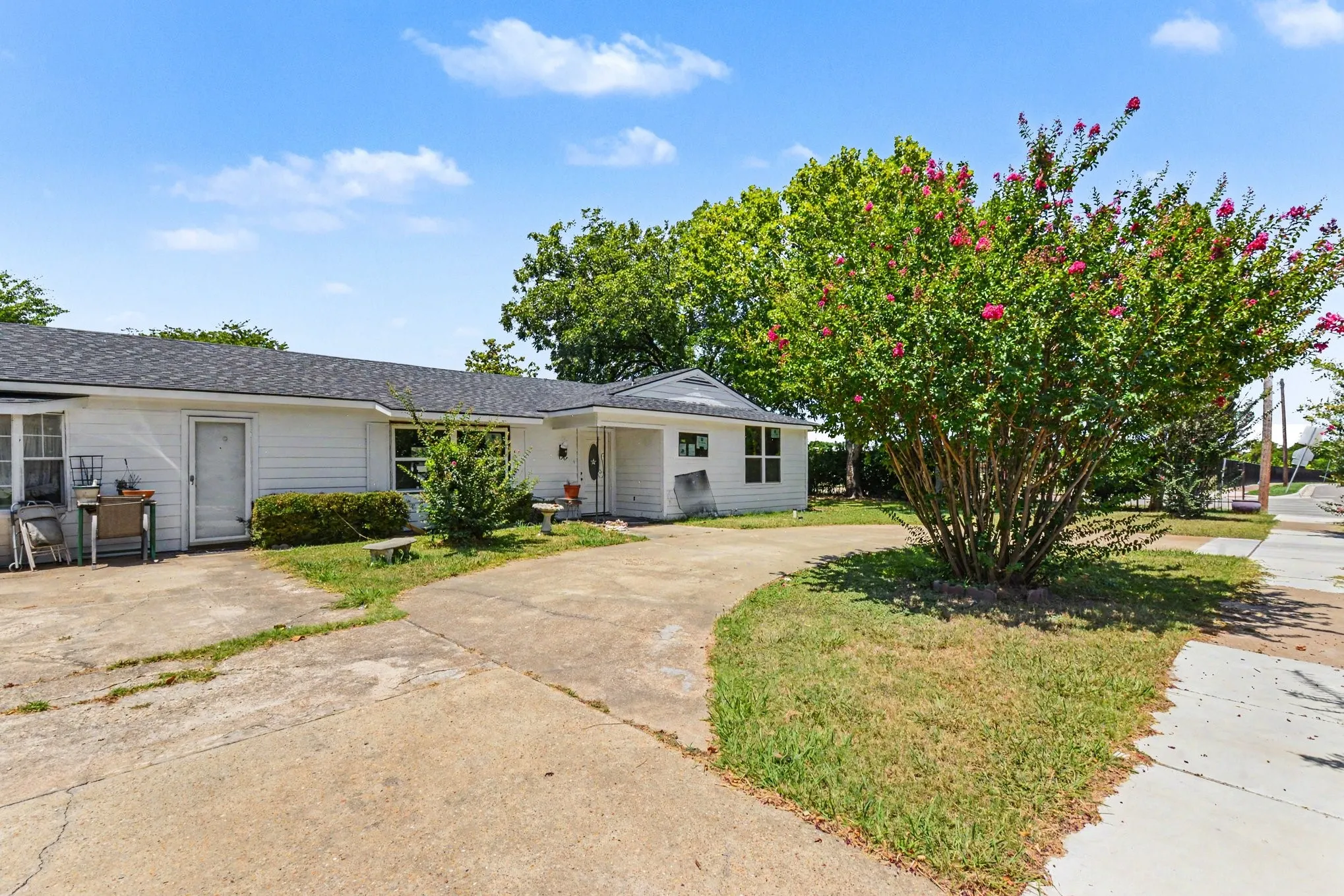Single Family Residence For Sale in Dallas County , 3623 Castle Hills Drive, Dallas, Texas 75241, 3 Bedroom, 2 Bathroom, Garage spaces, 1,695 Sqft, built in 1959, mls#21336934, Real Estate Agent in Dallas, Homes For Sale in Dallas county, Homes For Sale in Dallas, Realtor in Dallas Texas, Real Estate Brokerage Independent Realty Texas, Luminita Cordes Realtor
