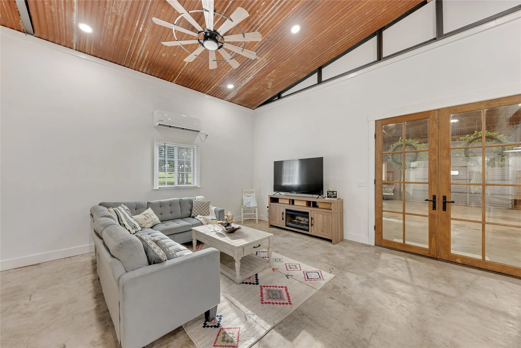 Single Family Residence For Sale in Delta County , 800 SW 9th, Cooper, Texas 75432, 2 Bedroom, 1 Bathroom, 2 Garage spaces, 1,800 Sqft, built in 1900, mls#21336167, Real Estate Agent in Cooper, Homes For Sale in Delta county, Homes For Sale in Cooper, Realtor in Cooper Texas, Real Estate Brokerage Independent Realty Texas, Luminita Cordes Realtor