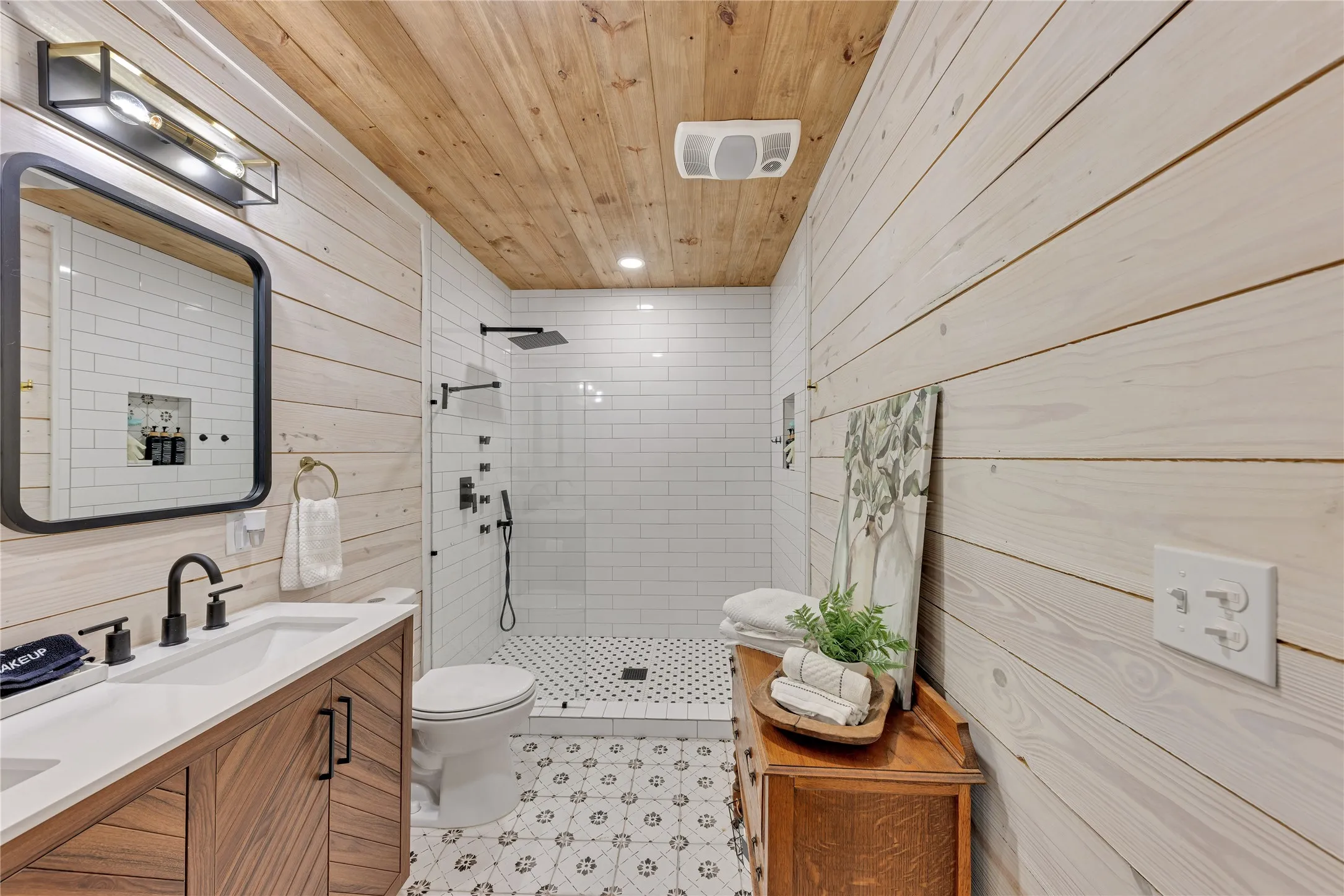 Single Family Residence For Sale in Delta County , 800 SW 9th, Cooper, Texas 75432, 2 Bedroom, 1 Bathroom, 2 Garage spaces, 1,800 Sqft, built in 1900, mls#21336167, Real Estate Agent in Cooper, Homes For Sale in Delta county, Homes For Sale in Cooper, Realtor in Cooper Texas, Real Estate Brokerage Independent Realty Texas, Luminita Cordes Realtor