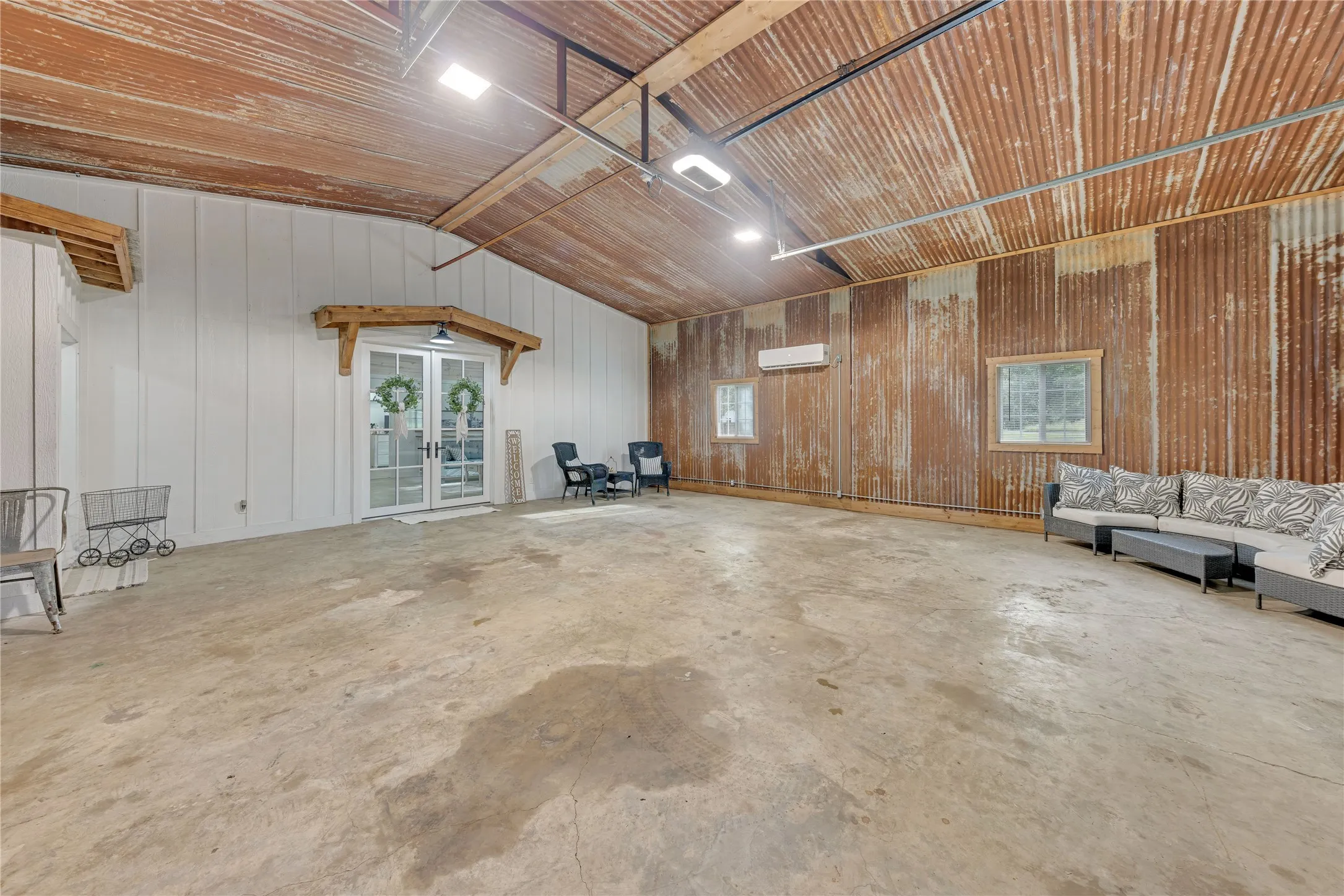 Single Family Residence For Sale in Delta County , 800 SW 9th, Cooper, Texas 75432, 2 Bedroom, 1 Bathroom, 2 Garage spaces, 1,800 Sqft, built in 1900, mls#21336167, Real Estate Agent in Cooper, Homes For Sale in Delta county, Homes For Sale in Cooper, Realtor in Cooper Texas, Real Estate Brokerage Independent Realty Texas, Luminita Cordes Realtor
