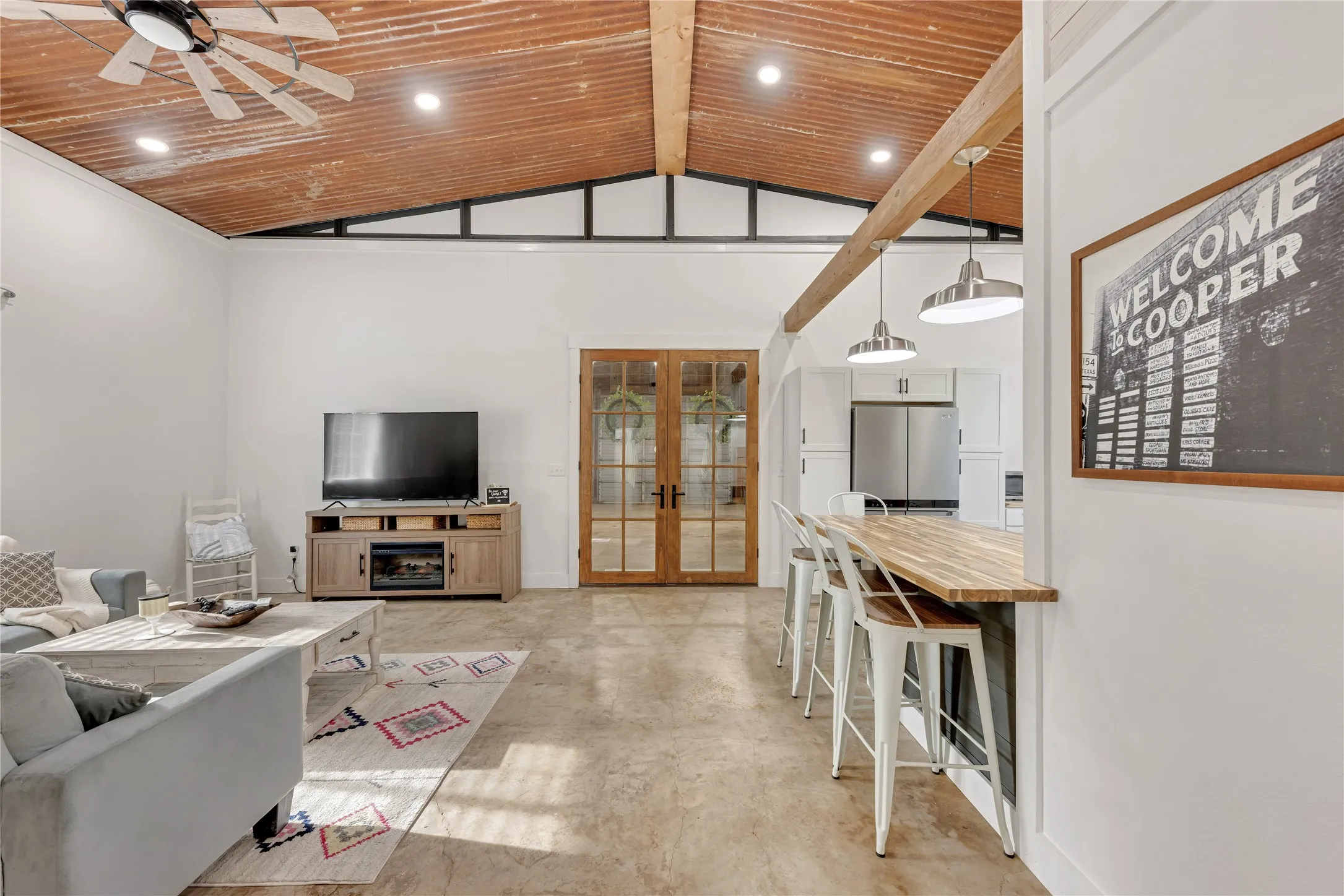 Single Family Residence For Sale in Delta County , 800 SW 9th, Cooper, Texas 75432, 2 Bedroom, 1 Bathroom, 2 Garage spaces, 1,800 Sqft, built in 1900, mls#21336167, Real Estate Agent in Cooper, Homes For Sale in Delta county, Homes For Sale in Cooper, Realtor in Cooper Texas, Real Estate Brokerage Independent Realty Texas, Luminita Cordes Realtor