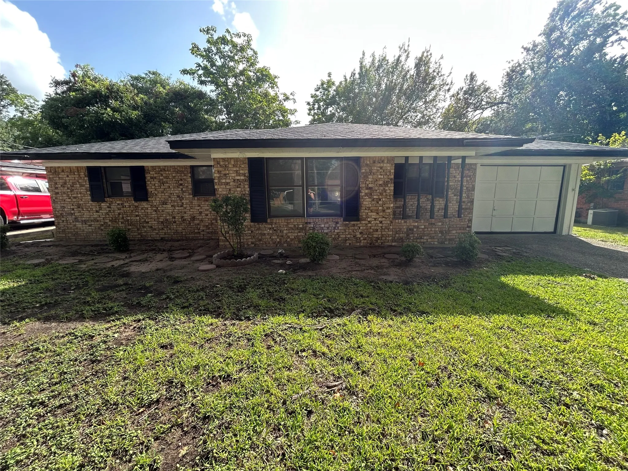 Single Family Residence For Sale in Navarro County , 900 N 23 1/2 Street, Corsicana, Texas 75110, 3 Bedroom, 2 Bathroom, 1 Garage spaces, 1,450 Sqft, built in 1966, mls#21333971, Real Estate Agent in Corsicana, Homes For Sale in Navarro county, Homes For Sale in Corsicana, Realtor in Corsicana Texas, Real Estate Brokerage Independent Realty Texas, Luminita Cordes Realtor