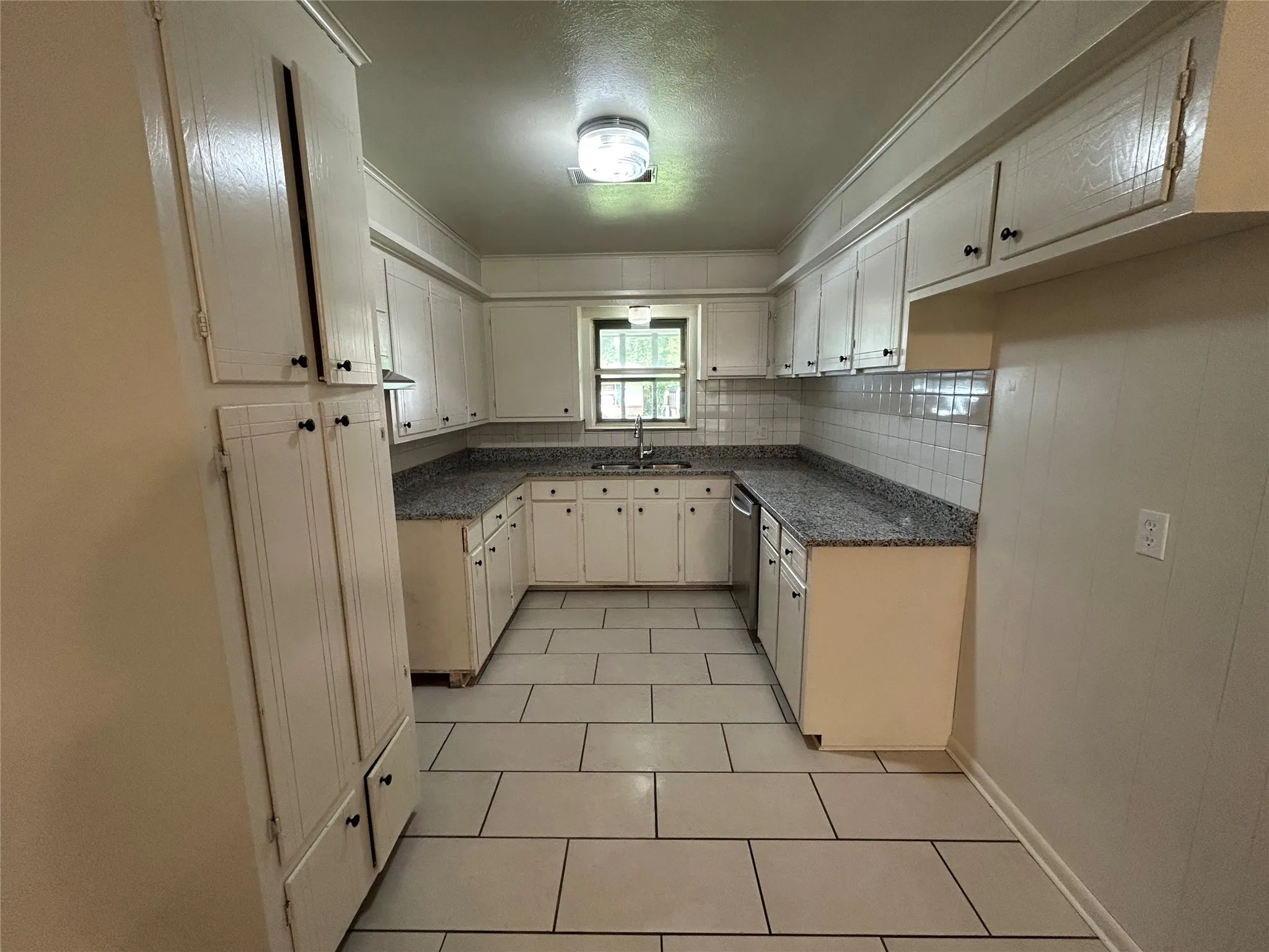 Single Family Residence For Sale in Navarro County , 900 N 23 1/2 Street, Corsicana, Texas 75110, 3 Bedroom, 2 Bathroom, 1 Garage spaces, 1,450 Sqft, built in 1966, mls#21333971, Real Estate Agent in Corsicana, Homes For Sale in Navarro county, Homes For Sale in Corsicana, Realtor in Corsicana Texas, Real Estate Brokerage Independent Realty Texas, Luminita Cordes Realtor