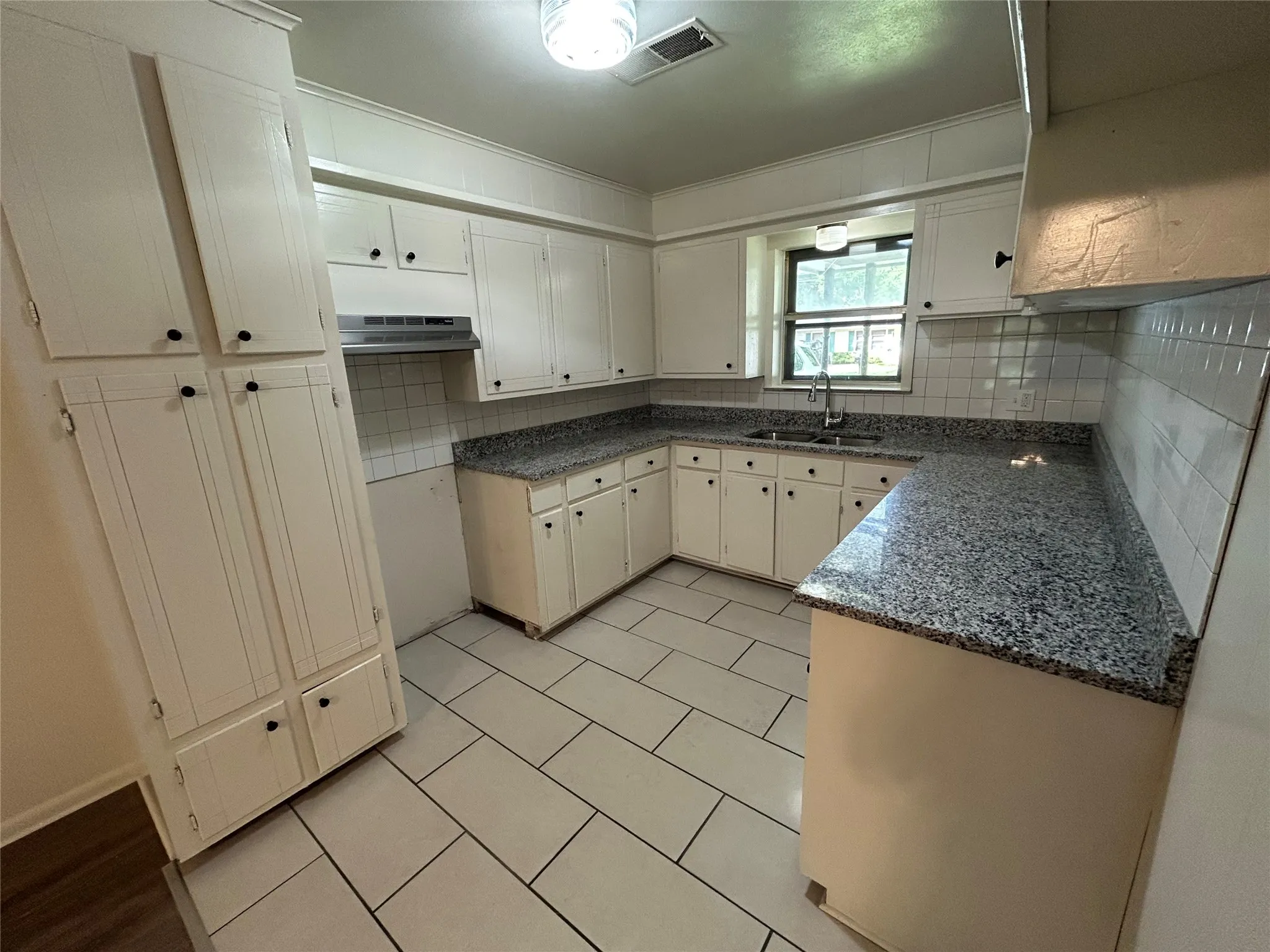 Single Family Residence For Sale in Navarro County , 900 N 23 1/2 Street, Corsicana, Texas 75110, 3 Bedroom, 2 Bathroom, 1 Garage spaces, 1,450 Sqft, built in 1966, mls#21333971, Real Estate Agent in Corsicana, Homes For Sale in Navarro county, Homes For Sale in Corsicana, Realtor in Corsicana Texas, Real Estate Brokerage Independent Realty Texas, Luminita Cordes Realtor