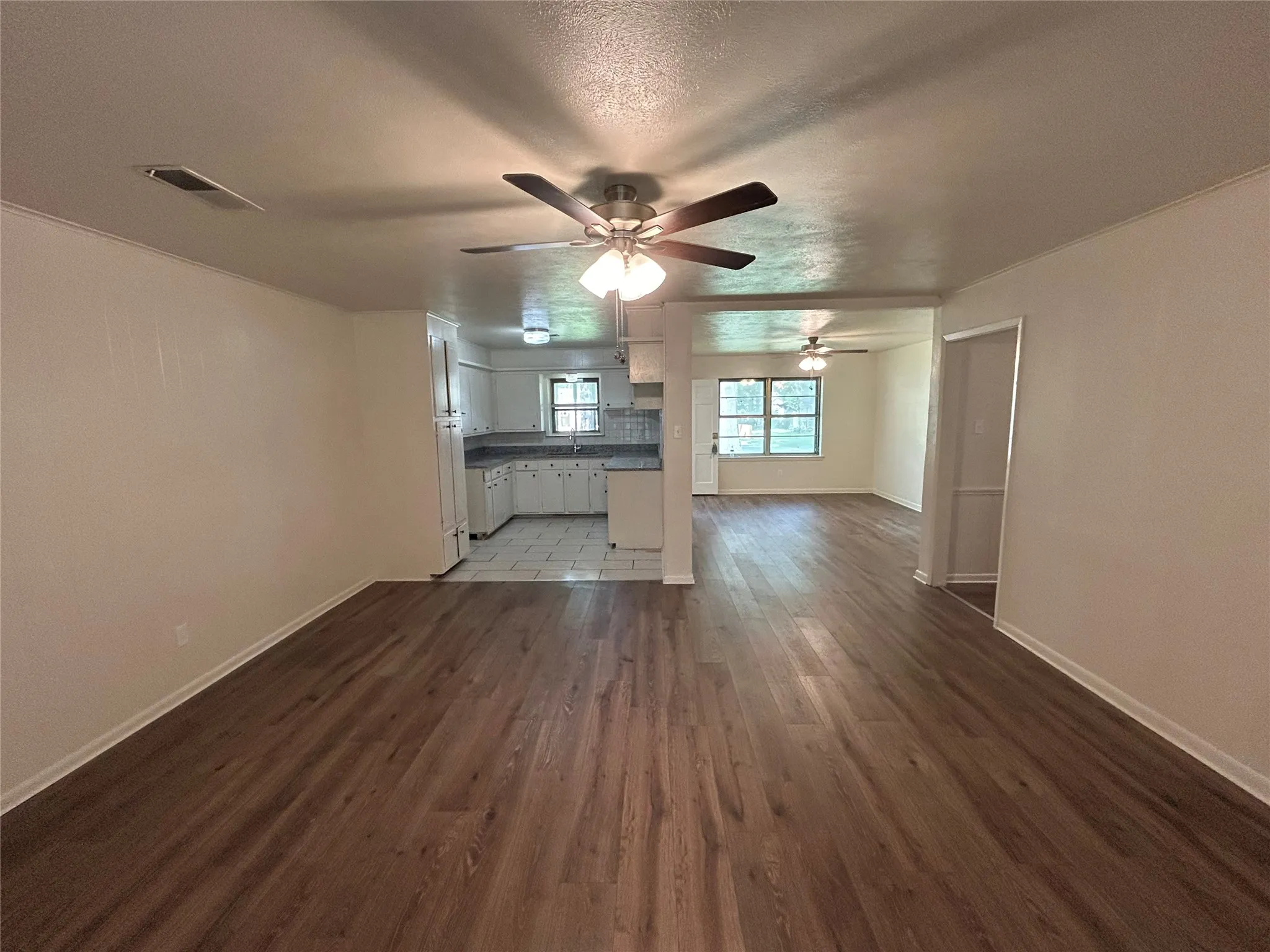 Single Family Residence For Sale in Navarro County , 900 N 23 1/2 Street, Corsicana, Texas 75110, 3 Bedroom, 2 Bathroom, 1 Garage spaces, 1,450 Sqft, built in 1966, mls#21333971, Real Estate Agent in Corsicana, Homes For Sale in Navarro county, Homes For Sale in Corsicana, Realtor in Corsicana Texas, Real Estate Brokerage Independent Realty Texas, Luminita Cordes Realtor