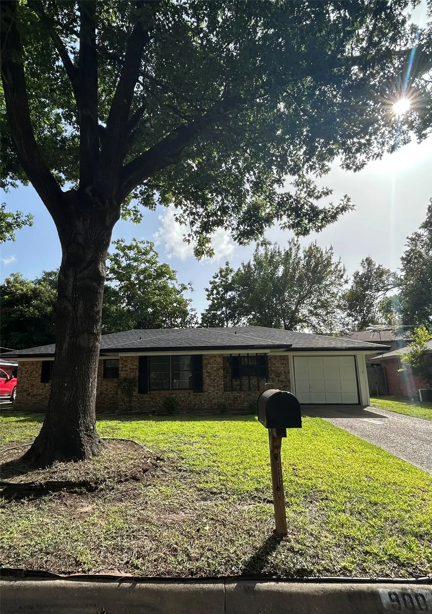 Single Family Residence For Sale in Navarro County , 900 N 23 1/2 Street, Corsicana, Texas 75110, 3 Bedroom, 2 Bathroom, 1 Garage spaces, 1,450 Sqft, built in 1966, mls#21333971, Real Estate Agent in Corsicana, Homes For Sale in Navarro county, Homes For Sale in Corsicana, Realtor in Corsicana Texas, Real Estate Brokerage Independent Realty Texas, Luminita Cordes Realtor