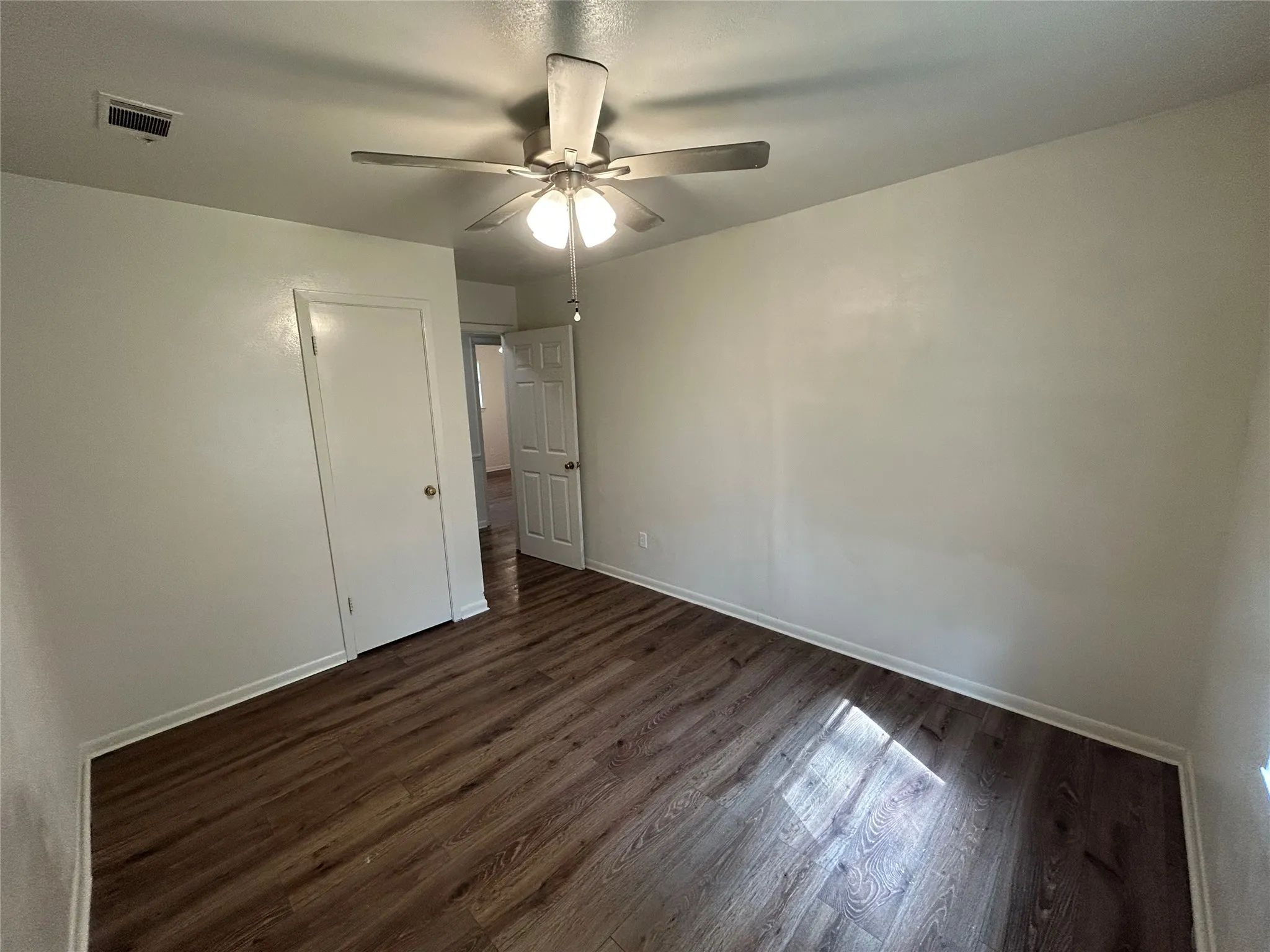 Single Family Residence For Sale in Navarro County , 900 N 23 1/2 Street, Corsicana, Texas 75110, 3 Bedroom, 2 Bathroom, 1 Garage spaces, 1,450 Sqft, built in 1966, mls#21333971, Real Estate Agent in Corsicana, Homes For Sale in Navarro county, Homes For Sale in Corsicana, Realtor in Corsicana Texas, Real Estate Brokerage Independent Realty Texas, Luminita Cordes Realtor