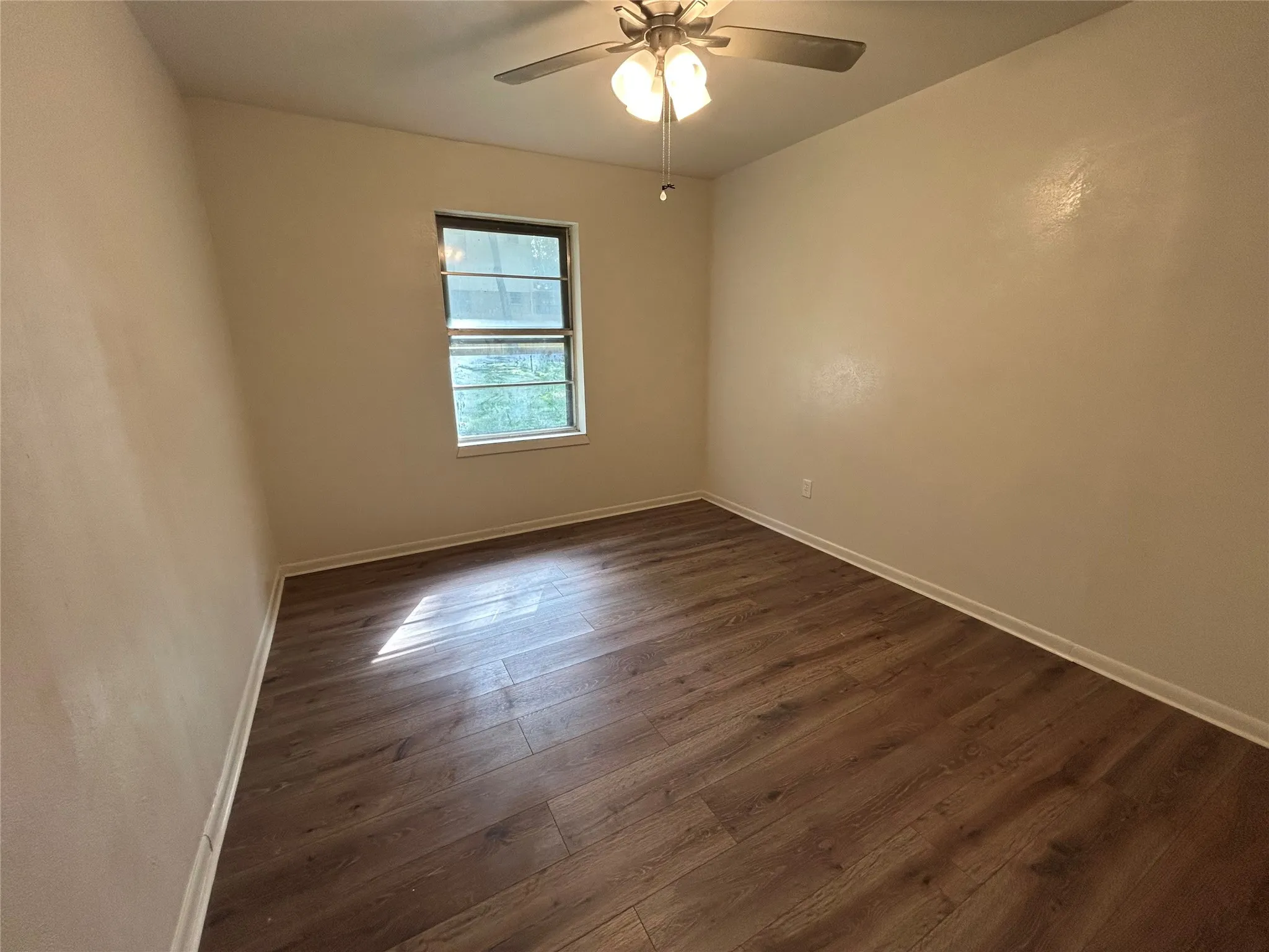 Single Family Residence For Sale in Navarro County , 900 N 23 1/2 Street, Corsicana, Texas 75110, 3 Bedroom, 2 Bathroom, 1 Garage spaces, 1,450 Sqft, built in 1966, mls#21333971, Real Estate Agent in Corsicana, Homes For Sale in Navarro county, Homes For Sale in Corsicana, Realtor in Corsicana Texas, Real Estate Brokerage Independent Realty Texas, Luminita Cordes Realtor