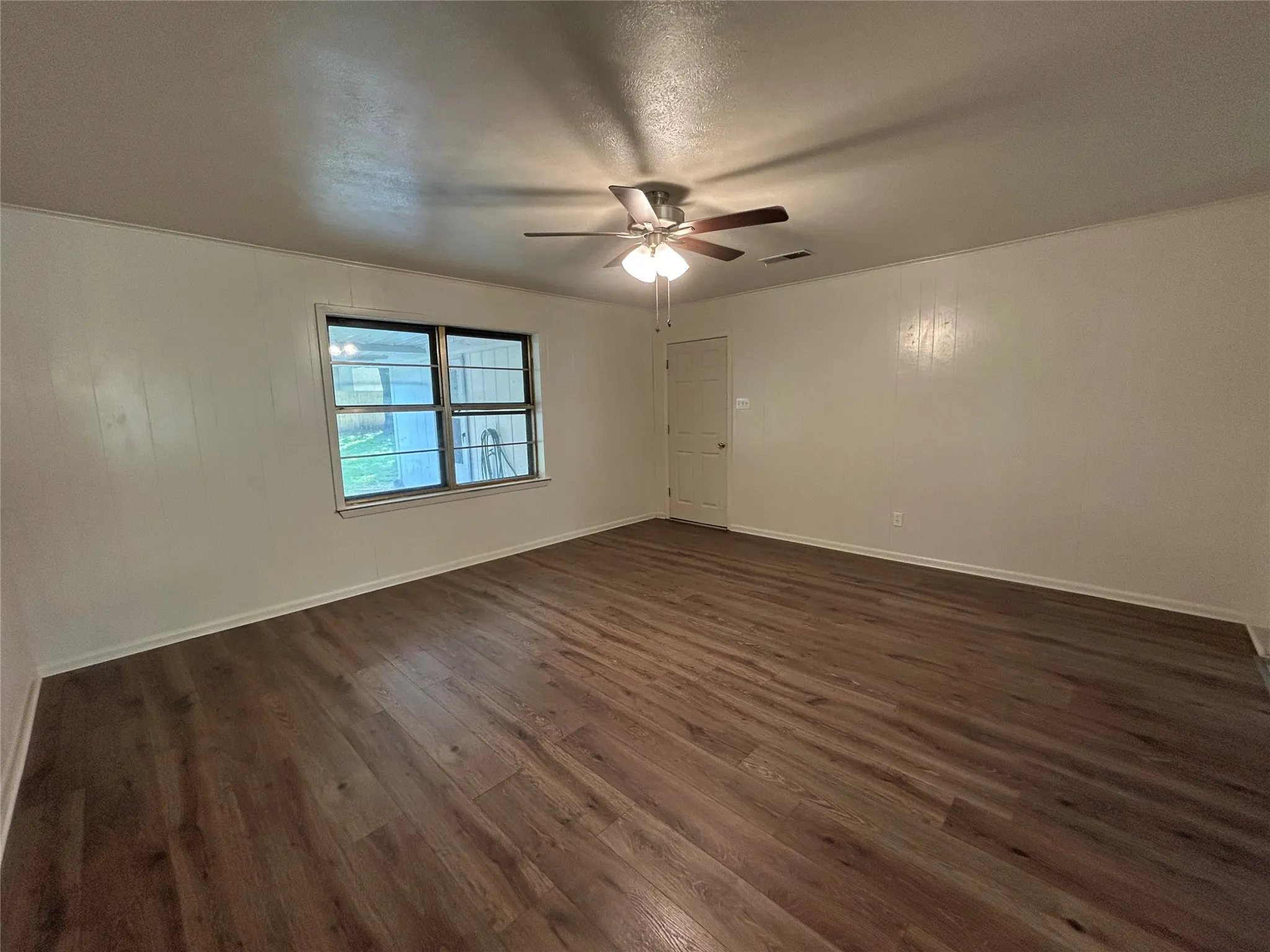 Single Family Residence For Sale in Navarro County , 900 N 23 1/2 Street, Corsicana, Texas 75110, 3 Bedroom, 2 Bathroom, 1 Garage spaces, 1,450 Sqft, built in 1966, mls#21333971, Real Estate Agent in Corsicana, Homes For Sale in Navarro county, Homes For Sale in Corsicana, Realtor in Corsicana Texas, Real Estate Brokerage Independent Realty Texas, Luminita Cordes Realtor