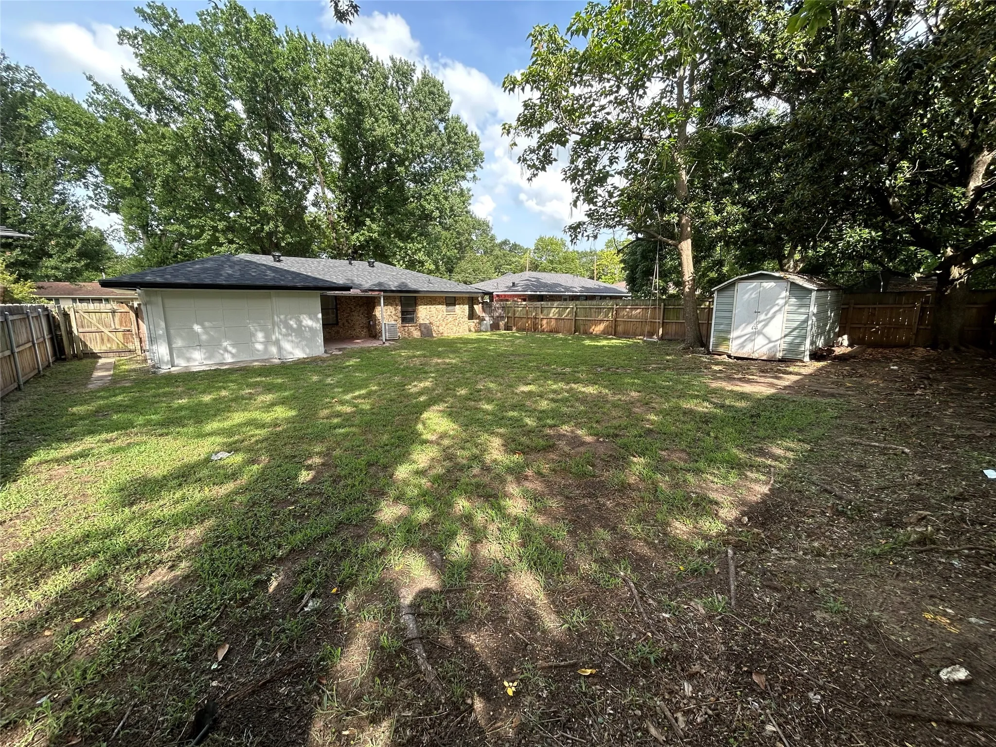 Single Family Residence For Sale in Navarro County , 900 N 23 1/2 Street, Corsicana, Texas 75110, 3 Bedroom, 2 Bathroom, 1 Garage spaces, 1,450 Sqft, built in 1966, mls#21333971, Real Estate Agent in Corsicana, Homes For Sale in Navarro county, Homes For Sale in Corsicana, Realtor in Corsicana Texas, Real Estate Brokerage Independent Realty Texas, Luminita Cordes Realtor