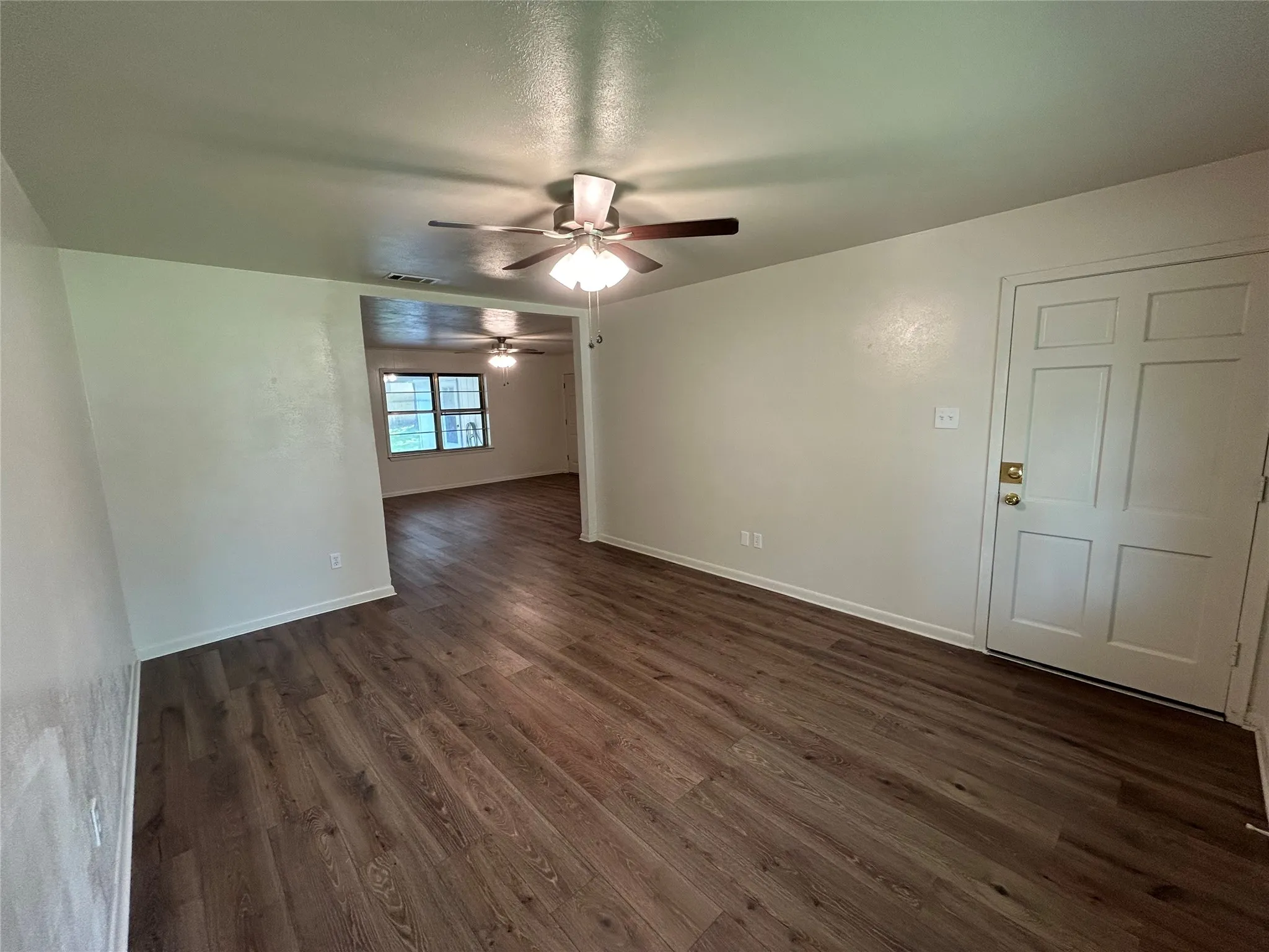Single Family Residence For Sale in Navarro County , 900 N 23 1/2 Street, Corsicana, Texas 75110, 3 Bedroom, 2 Bathroom, 1 Garage spaces, 1,450 Sqft, built in 1966, mls#21333971, Real Estate Agent in Corsicana, Homes For Sale in Navarro county, Homes For Sale in Corsicana, Realtor in Corsicana Texas, Real Estate Brokerage Independent Realty Texas, Luminita Cordes Realtor