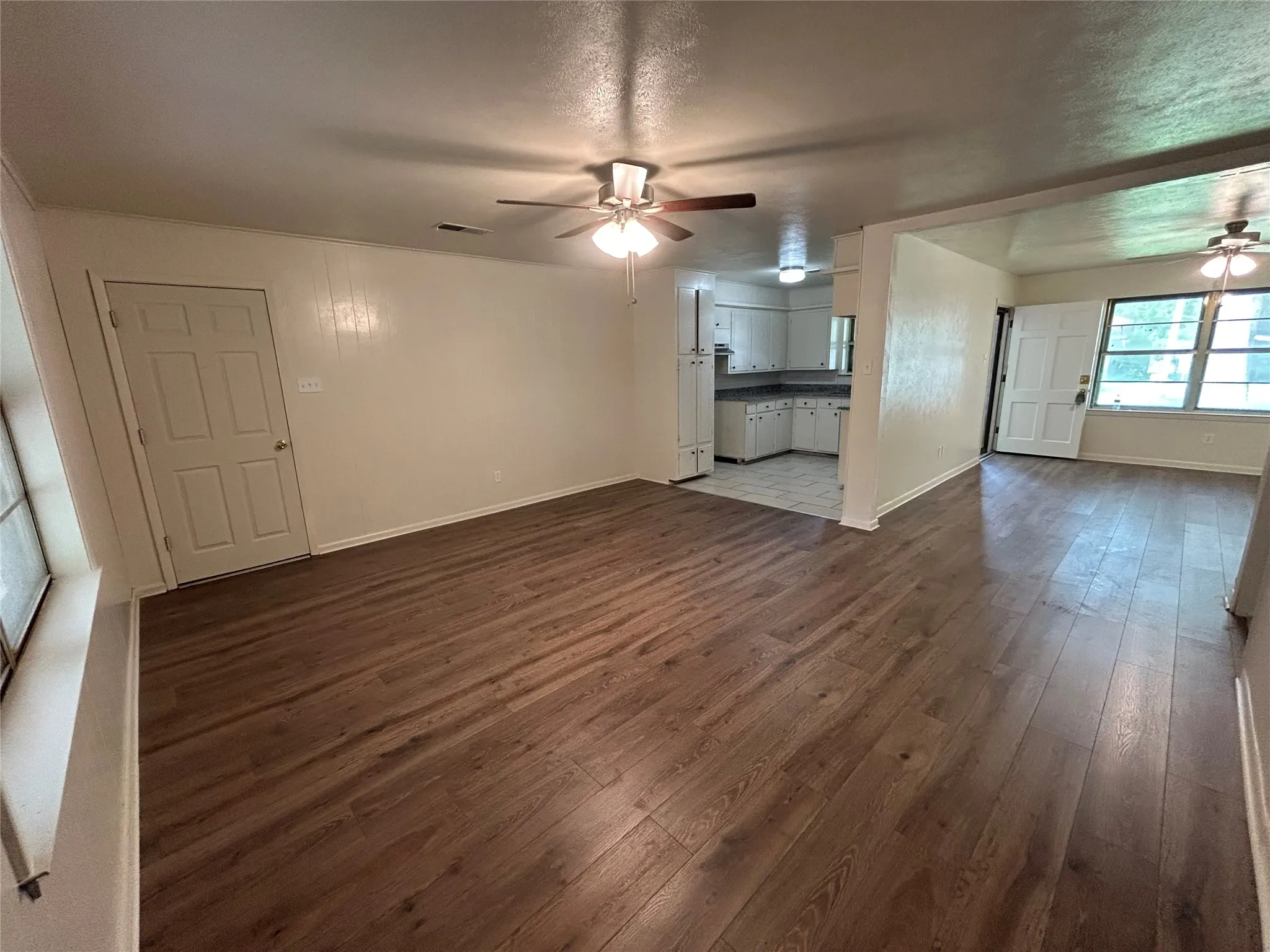 Single Family Residence For Sale in Navarro County , 900 N 23 1/2 Street, Corsicana, Texas 75110, 3 Bedroom, 2 Bathroom, 1 Garage spaces, 1,450 Sqft, built in 1966, mls#21333971, Real Estate Agent in Corsicana, Homes For Sale in Navarro county, Homes For Sale in Corsicana, Realtor in Corsicana Texas, Real Estate Brokerage Independent Realty Texas, Luminita Cordes Realtor