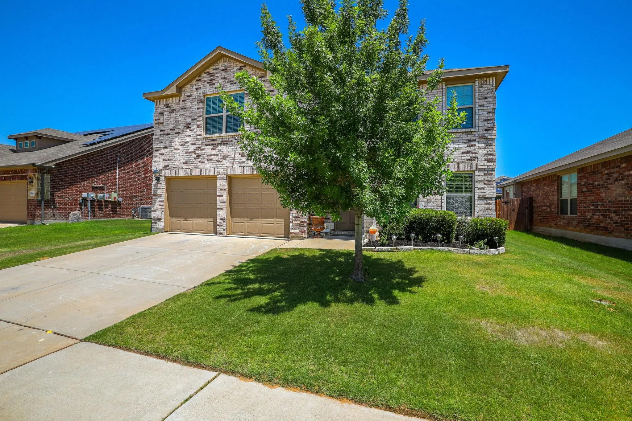 Single Family Residence For Sale in Denton County , 5305 Wharfside Place 1, Denton, Texas 76208, 3 Bedroom, 3 Bathroom, 2 Garage spaces, 2,280 Sqft, built in 2016, mls#21336671, Real Estate Agent in Denton, Homes For Sale in Denton county, Homes For Sale in Denton, Realtor in Denton Texas, Real Estate Brokerage Independent Realty Texas, Luminita Cordes Realtor